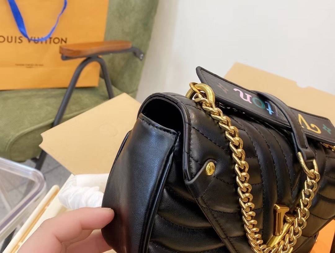 หนังแท้ LOUIS VUITTON New Wave black quilted leather bag พร้อมส่งที่ไทย ภาพสินค้าถ่ายจากงานขายจริง ใช้งานต่างประเทศได้