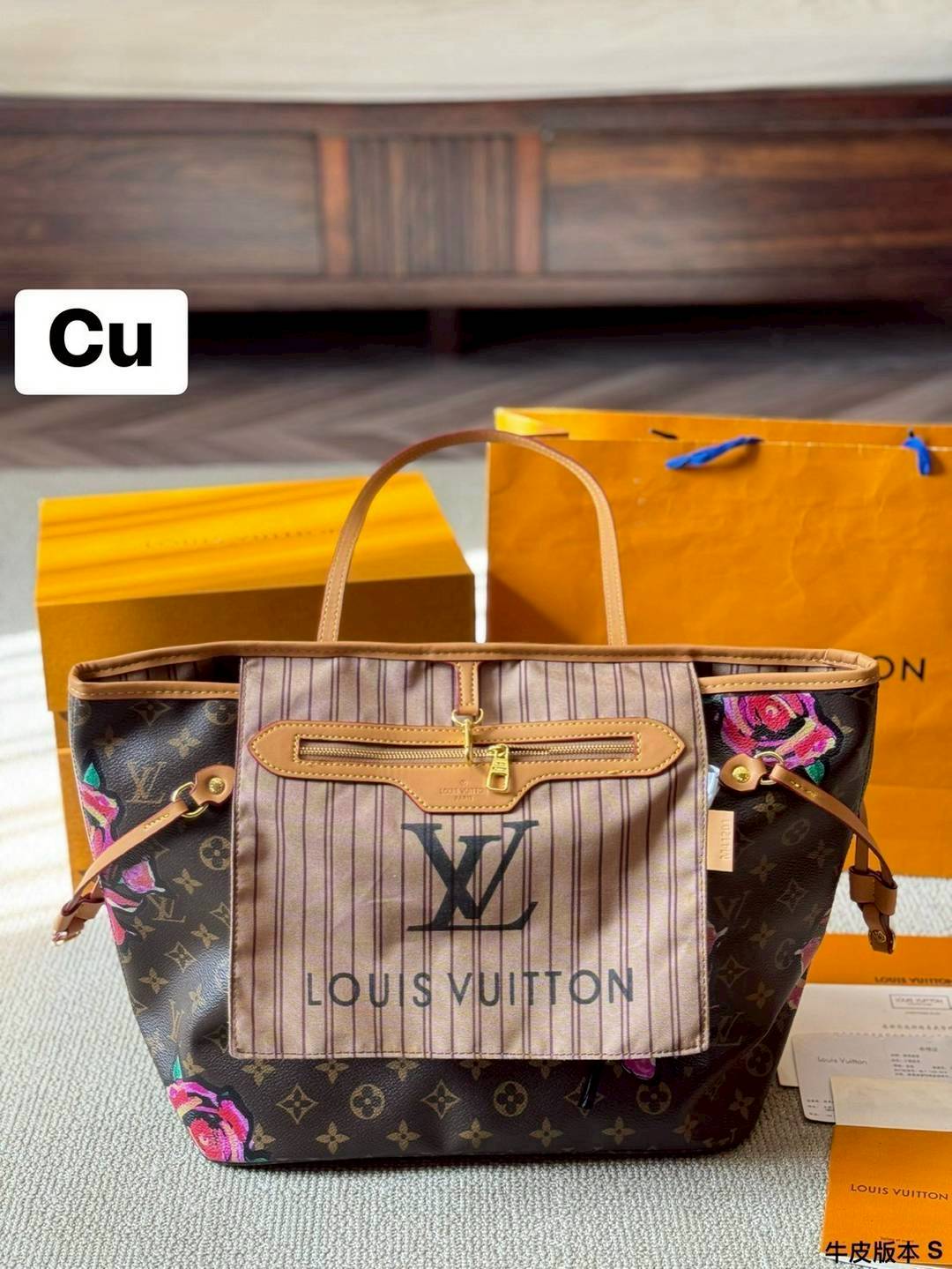 LV Stephen Sprouse Neverfull MM Tote Bag กระเป๋าสะพายทรงโท้ท สีสันโดดเด่นดอกไม้วินเทจไม่ซ้ำใคร แต่งแต้มลงบนกระเป๋าสร้างดีเทลให้ดูมีมูลค่าเพิ่มขึ้น อัพลุคได้เลย