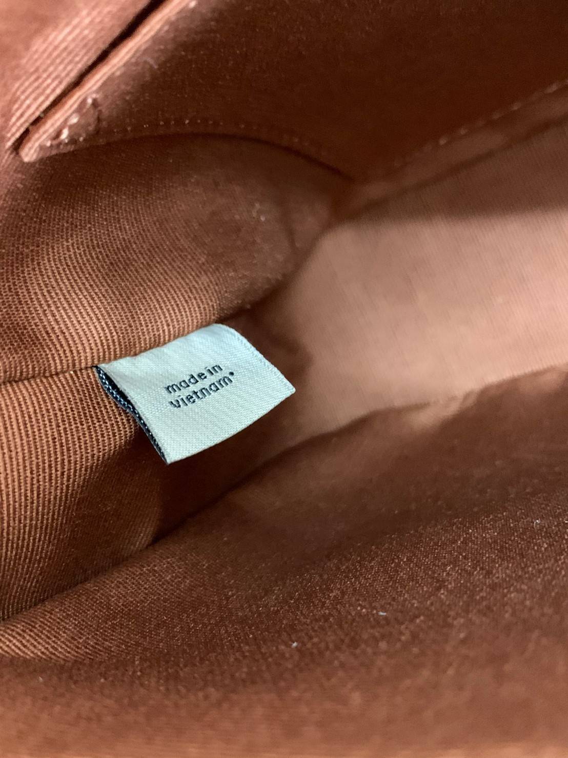 NEW ARRIVAL! นาทีนี้ต้องมีแล้วค่ะ ต้อนรับหน้าหนาวกันน! COACH JES BAGUETTE IN SIGNATURE CANVAS WITH COACH RADIAL RAINBOW ((C6817)) พร้อมส่งที่ไทย สิคค้าเข้าใหม่ค่ะ! กระเป๋าสะพายครอสบอดี้ร์ หนังแท้ น้ำหนักเบา เปิดปิดกระเป๋าแบบซิป ภายในสามารถใส่กระเป๋าเงินใบ