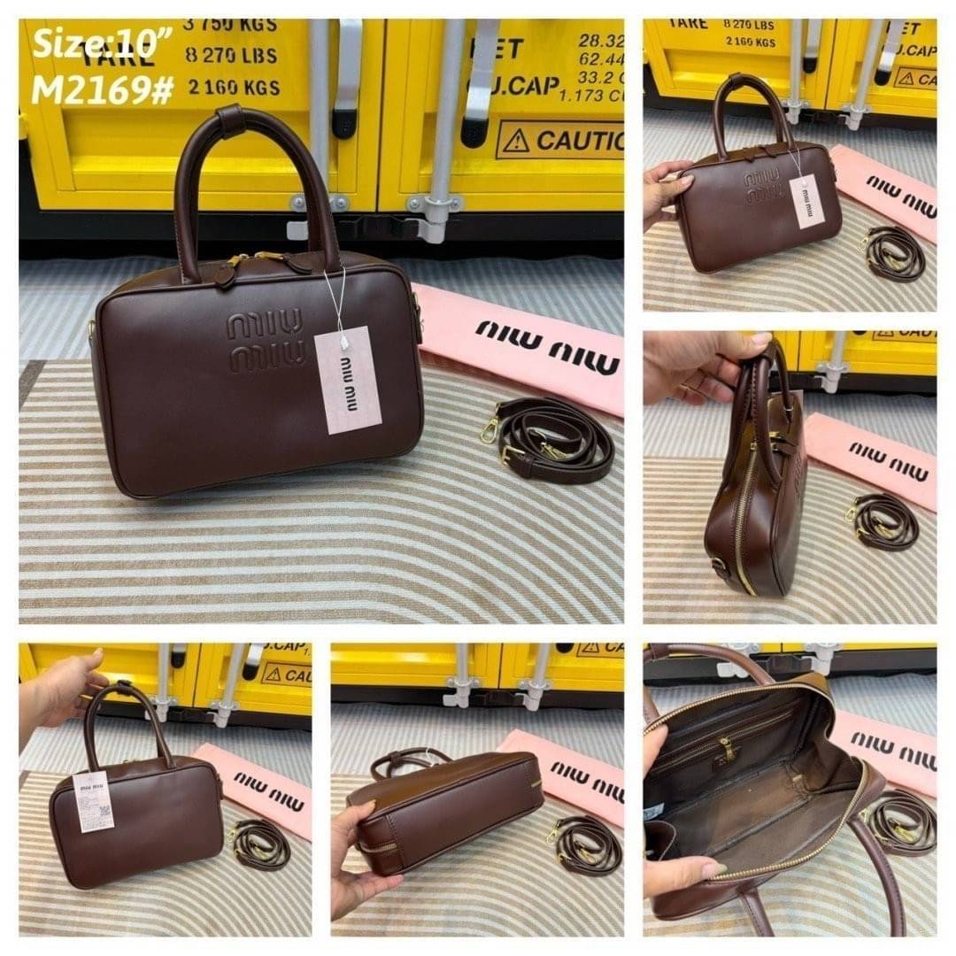 MIU MIU leather Beau bag 25cm กระเป๋าถือทรงบอสตัน ขนาดกำลังสวยพกพาง่าย สะดวกใช้งาน ซิปรอบเปิดได้กว้างๆ ดีไซน์เรียบแต่มากมีอยู่จริง สวยดูแพง