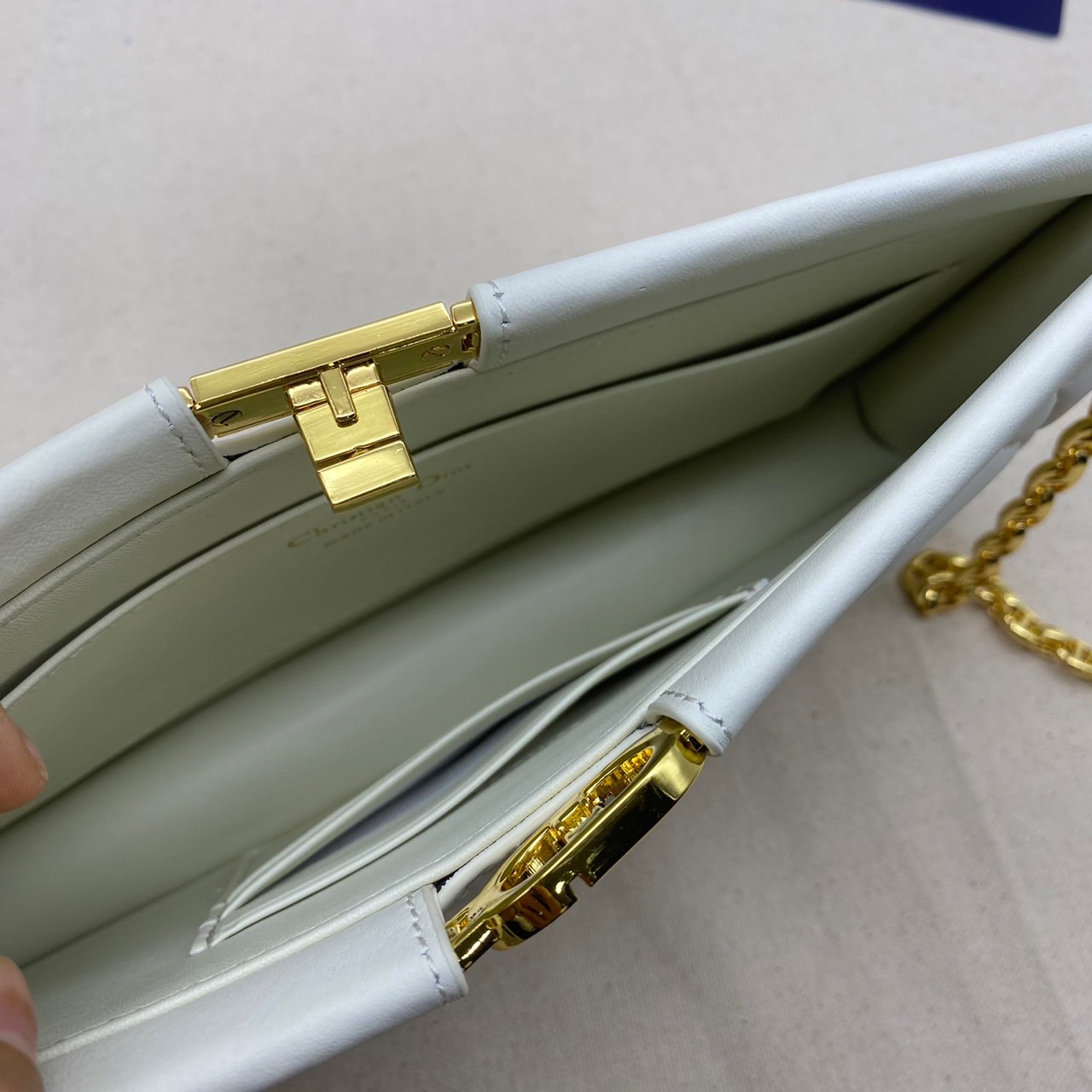 Dior Caro Colle Noire Clutch with Chain Cannage / DIOR Clutch / DIOR BAG พร้อมส่ง 4 สี กระเป๋าสะพายทรงคลัท ดีไซน์เรียบหรู ดูแพง รุ่นนี้คือ ถือแล้วผู้ดีมากค่ะ