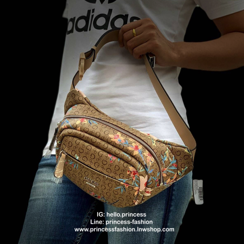 GUESS G LOGO FANNY PACK BELT BAG พร้อมส่ง รุ่นแนะนำเลยค๊าา❤️ กระเป๋าคาดเอว//คาดอก ได้ วัสดุ pvc อย่างดี หนังนิ่มดีมากค่ะ ตัวกระเป๋าออกแบบลาย G ทั้งใบ ผสมลาย multi floral เข้ามาได้สวยงามน่าใช้มากๆค่ะ ด้านหน้ามีโลโก้แบรนด์ และช่องซิปเล็กสำหรับใส่ของจ