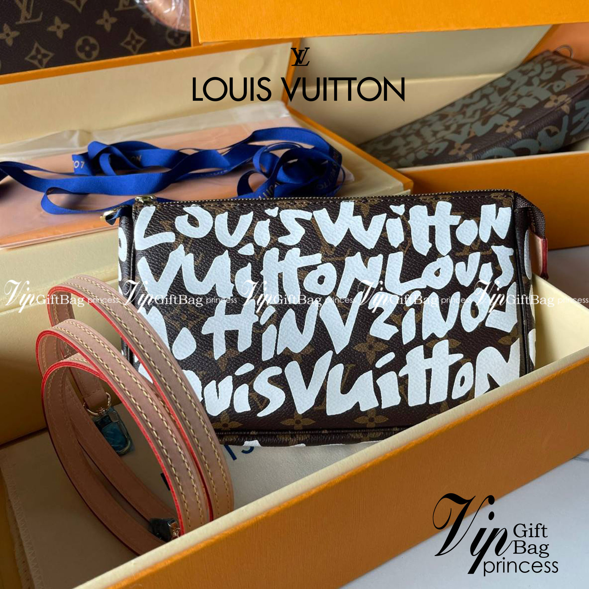 หนังแท้ LOUIS VUITTON MONOGRAM POCHTE ACCESSORIES BAG ลายใหม่ล่าสุด พร้อมส่งที่ไทย โดดเด่นด้วยรูปทรงอันเป็นเอกลักษณ์และรายละเอียดแบบคลาสสิก ภาพถ่ายสินค้าจริง ไอเท็มนี้สวยน่าใช้สุดคุ้มมากๆ ห้ามพลาดเลยค่ะ!