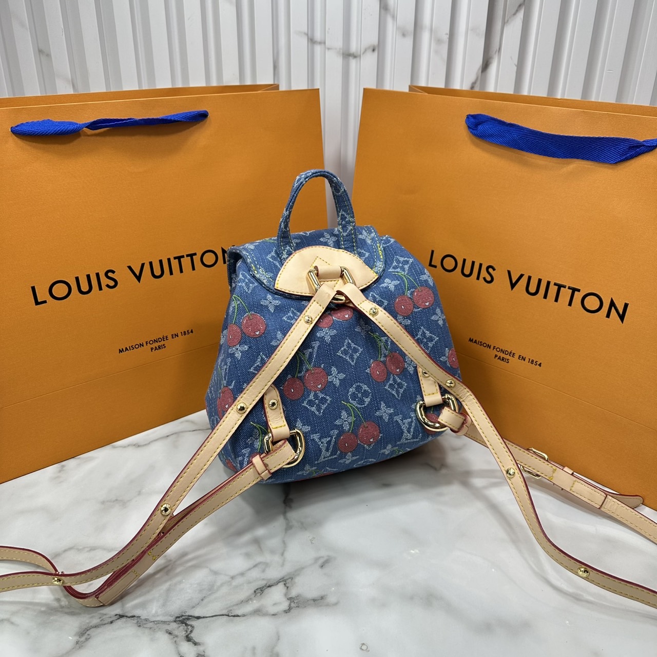 ORI หนังแท้ | LV x TM - Venice NM bag Monogram cherry denim กระเป๋าเป้สะพายหลังรุ่น Venice ดีไซน์ใหม่มีชีวิตชีวา แสนสดใสด้วย Monogram เดนิมแต่งดีเทลปักลายเชอร์รี่โดดเด่นสะท้อนความงามเปี่ยมสีสันอันเป็นเอกลักษณ์