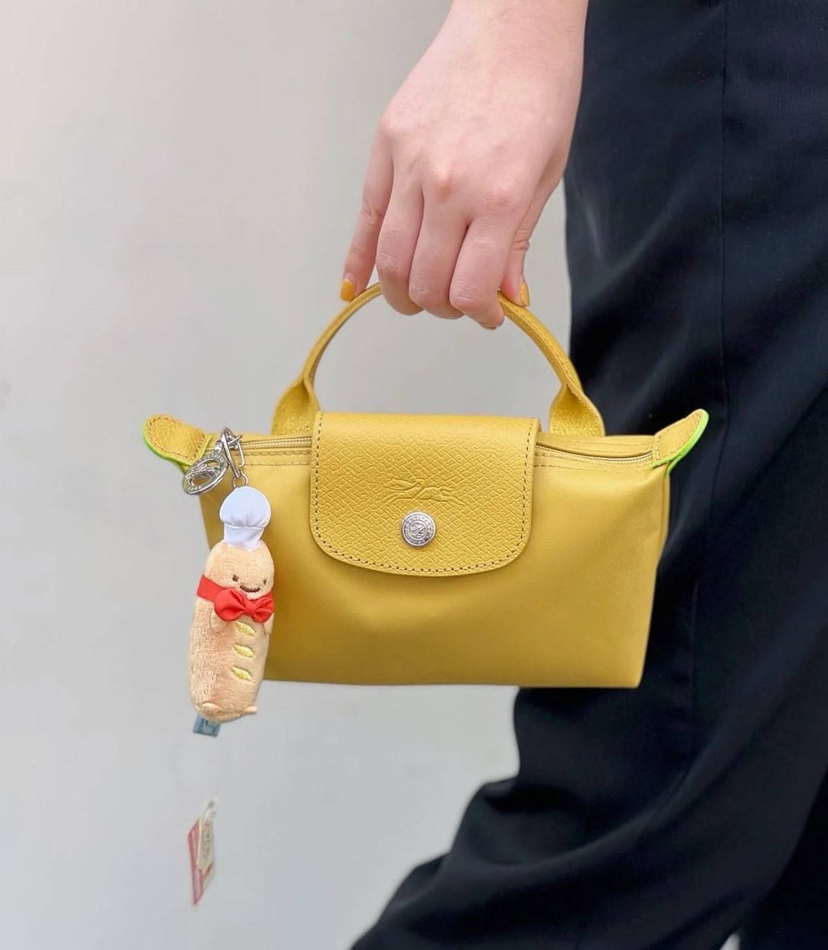 LONGCHAMP LE PLIAGE ORIGINAL Pouch with handle กระเป๋าใบเล็กขนาดกระทัดเหมาะกับใส่ของจำเป็นจุกจิก