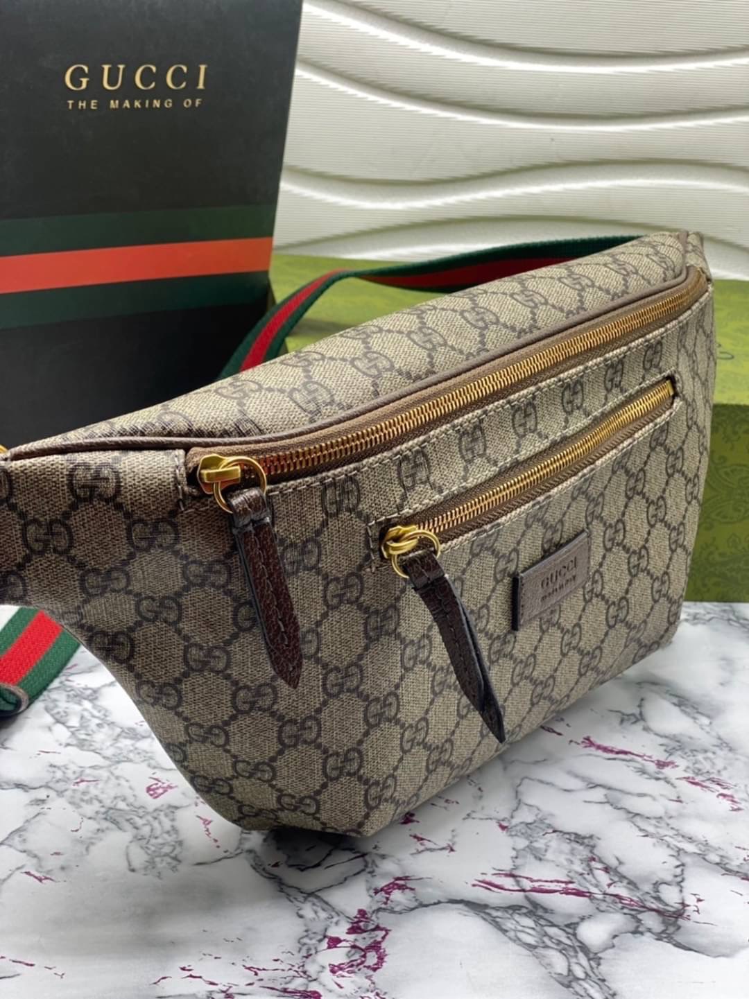 หนังแท้ GUCCI Belt Bag / GG Belt Bag / GG Supreme Belt Bag ไอเท็มที่หนุ่มๆเรียกร้อง กระเป๋าคาดอก/คาดเอว สายสะพายปรับได้ สายสปอร์ต สายแคมป์ปิ้ง หรือจะสายไหน ใบนี้ตอบโจทย์ทุกลุค ง่ายๆเท่ๆ สุดคุ้ม!! ภาพสินค้าถ่ายจากงานขายจริง ใช้งานต่างประเทศได้ค่ะ