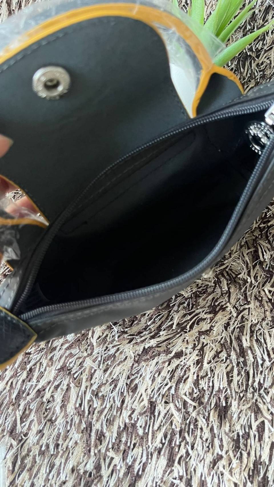 LONGCHAMP LE PLIAGE ORIGINAL Pouch with handle กระเป๋าถือขนาดมินิทรงpouch ให้ความหรูหราจาก Le Pliage (เลอ ปลิยาจ) ในขณะที่ที่ปิดแบบซิปช่วยให้คุณมั่นใจได้