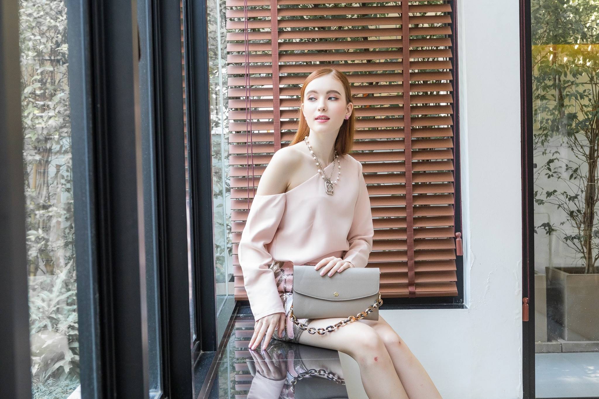 คลัชมาใหม่ สัปดาห์นี้ค่า ‘ Stair ‘ Clutch bag ✔️รอบนี้เข้าเพิ่มอีก 5 ลายเลยน๊า หลังจากปล่อยคอลเลคชั่นแรกออกไปแล้วได้รับความนิยมมากๆ รอบนี้จัดเฉดสีกลางๆ ให้แมทช์ง่ายกับชุดด้วยค่า **หนังวัวแท้ค่า