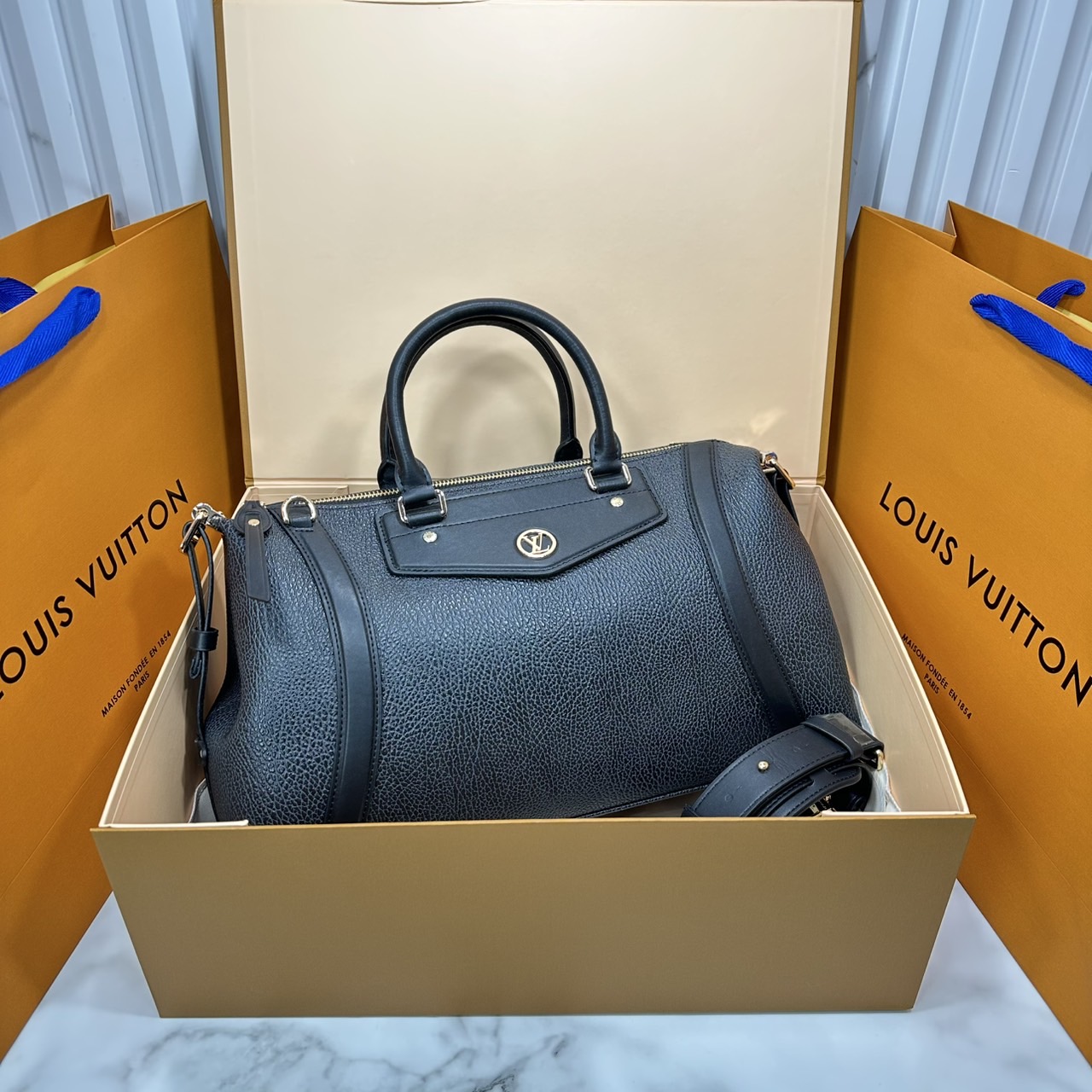 ORI หนังแท้ | LV Biker PM bag กระเป๋าสะพาย ใหม่ล่าสุดเปิดตัวโดดเด่นใน Spring -Summer 2025 ได้แรงบันดาลใจมาจากเสื้อแจ็คเก็ตไบเกอร์สุดไอคอนิก โทนสีคลาสสิกเหนือกาลเวลาไอเท็มหลักเปี่ยมสไตล์ประจำฤดูกาลนี้และในอนาคต