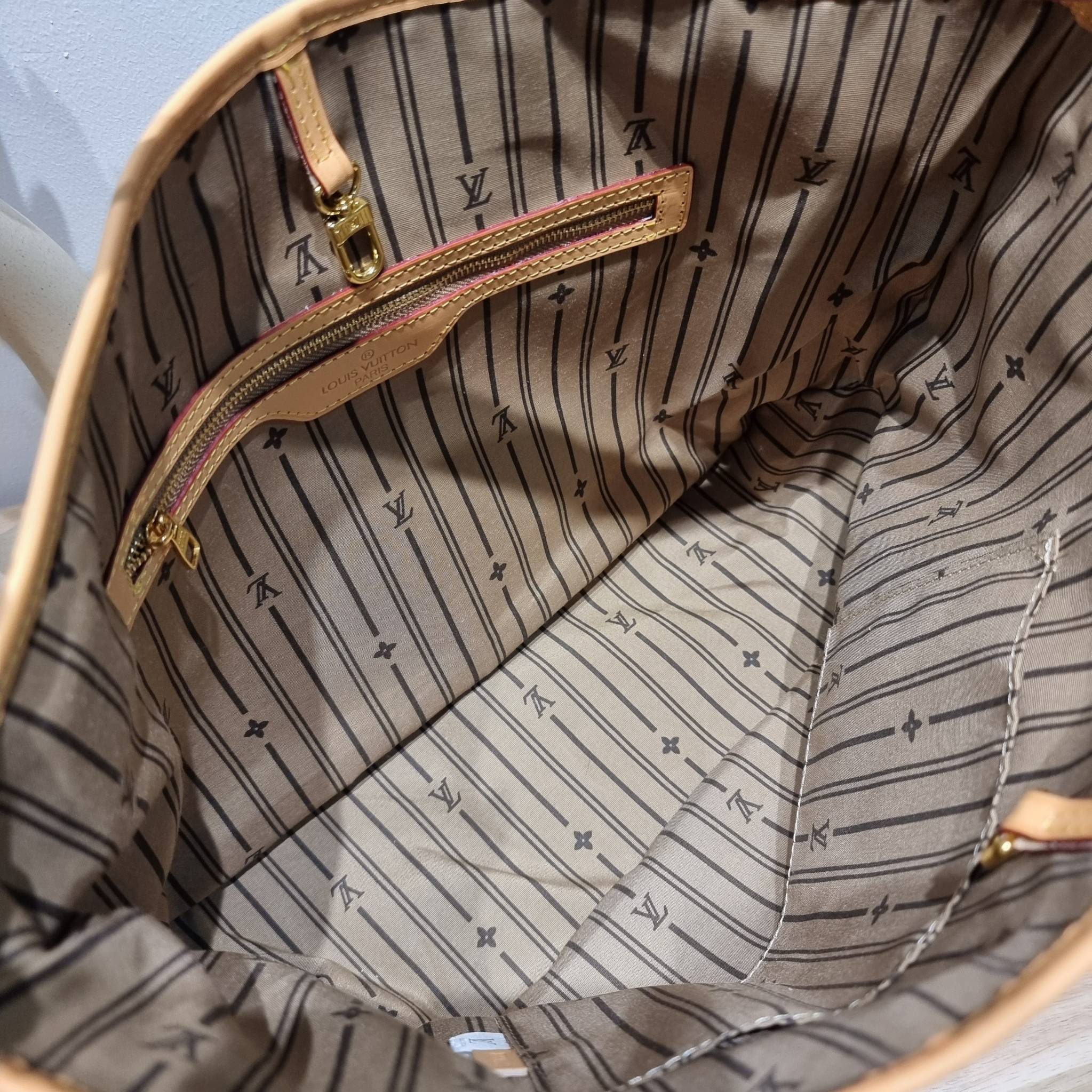 LV delightful bag / LV CARRYALL Monogram Canvas / LV Shopping Bag กระเป๋าทรงโท้ทใบใหญ่ ขนาดจุได้แบบล้นๆ สมใจใครที่มองหากระเป๋าใบโปรด