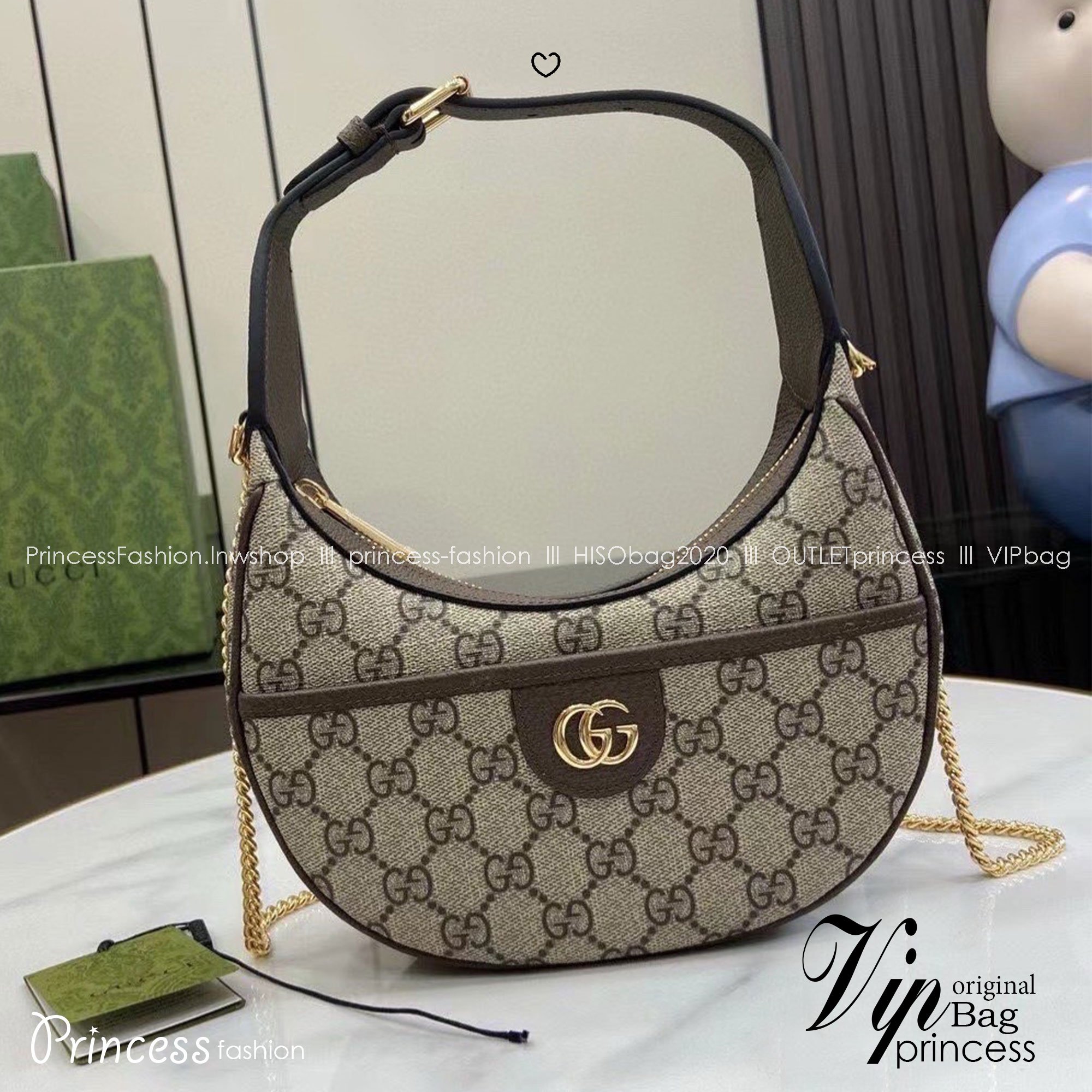 GUCCI Ophidia super mini shoulder bag กระเป๋าสะพายไหล่ทรงยอดนิยม รุ่นนี้น้องน่ารักมาก ใครที่ชอบกระเป๋าใบกะทัดรัดแนะนำใบนี้เลยค่ะ มีสายยาวโซ่ไว้สะพายข้างได้ รับไปไม่ผิดหวังค่ะ