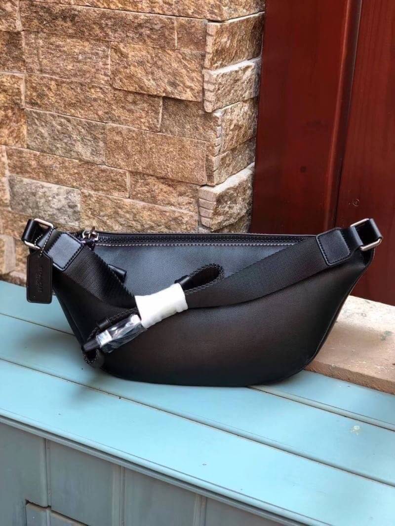 OUTTLET 】COACH Rivington Belt Bag In Signature Canvas With Rexy By Guang Yu (75761) กระเป๋าคาดอก หนังแท้เรียบ นิ่มสวย ด้านหน้าเด่นด้วยลายปริ้นท์เก๋เท่ มากๆค่ะ มีช่องซิปหลักให้2ช่องใส่ของได้จุเลยนะคะ สายคาดเลื่อนปรับแบบฟรีไซด์ค่ะ 📌ใบจริงสวย สะพายวั