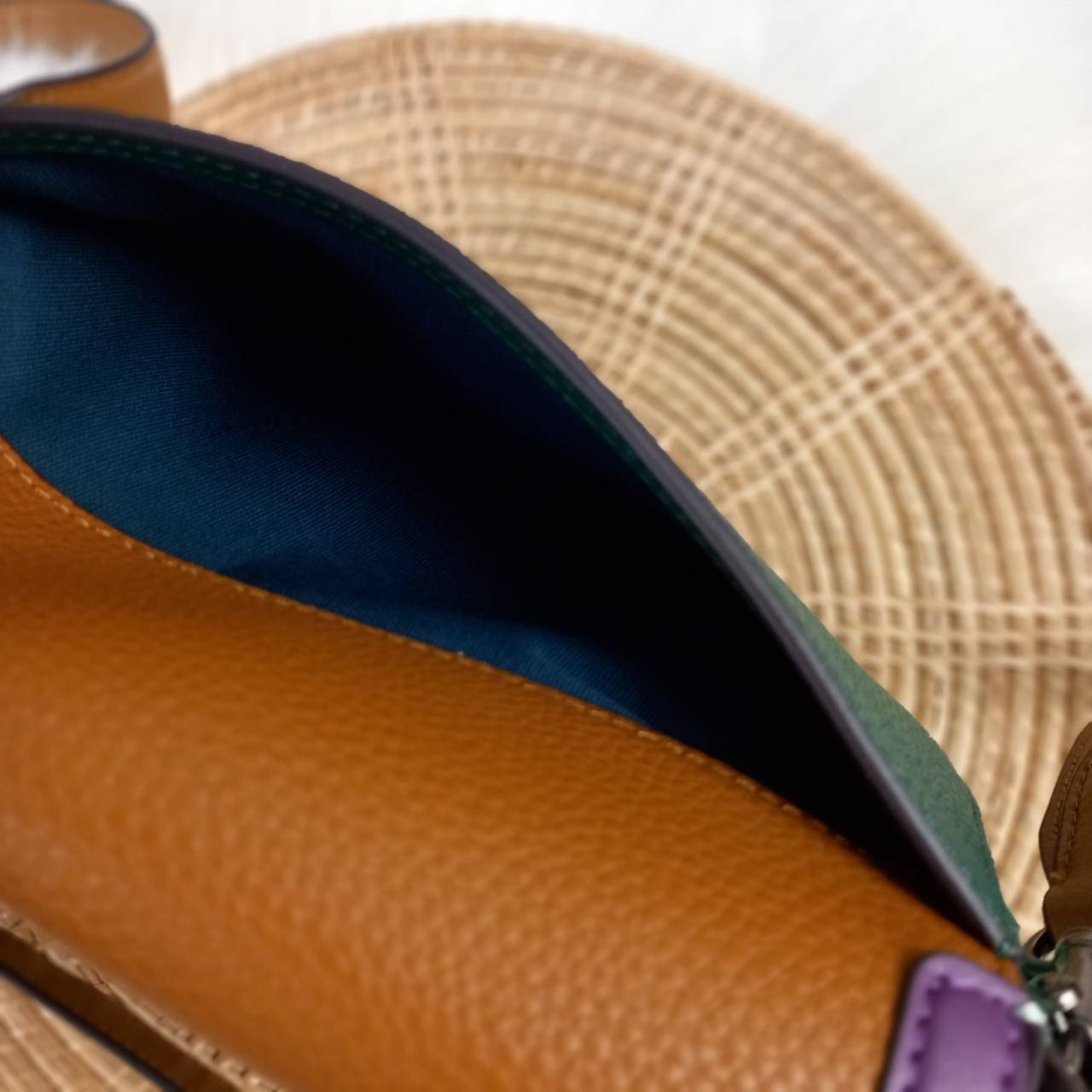 OUTLET 】COACH JADE SADDLE BAG IN COLORBLOCK (COACH 91084) สวยพิฆาตมาก สยบทุกสายตา 🌺 พร้อมส่งความสวยก่อนใคร// กระเป๋าถือ สะพาย มีสายสะพายยาว ถอดและเลื่อนปรับระดับได้ //วัสดุหนังแท้เต็มใบ หนังคุณภาพ ขึ้นทรงสวยมากๆ งานสวยคมกริบที่สุด //ฝาเปิดเป็นแบบฝ