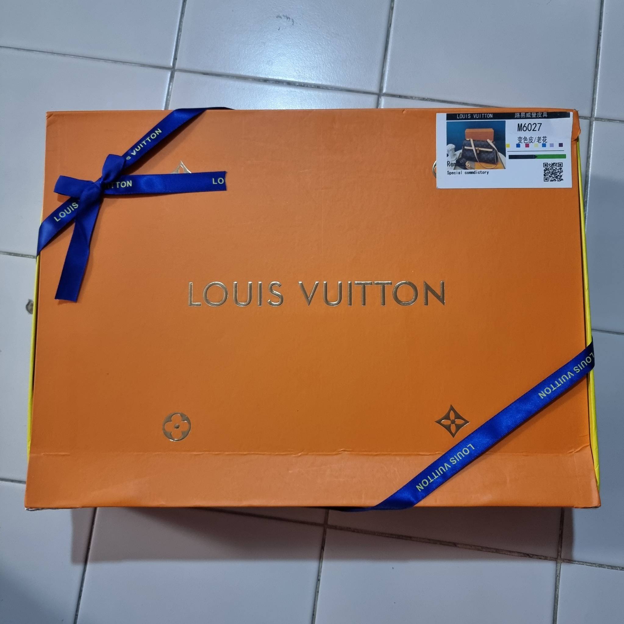 LV MONOGRAM SHOULDER BAG กระเป๋าสะพายทรงสวย ใบใหญ่กำลังดี รับรองว่าจุจริง ดีไซน์สายคาดตกแต่ง และปรับทรงได้ เพิ่มดีเทลให้กระเป๋าดูมีลูกเล่นขึ้น วัสดุหนังแคนวาส มาพร้อมหูจับในตัว และยังมีสายครอสสปอร์ตให้อีกเส้น เปิด-ปิดด้วยอะไหล่บิดล็อค ภายในโล่งกว้างมาก ใส