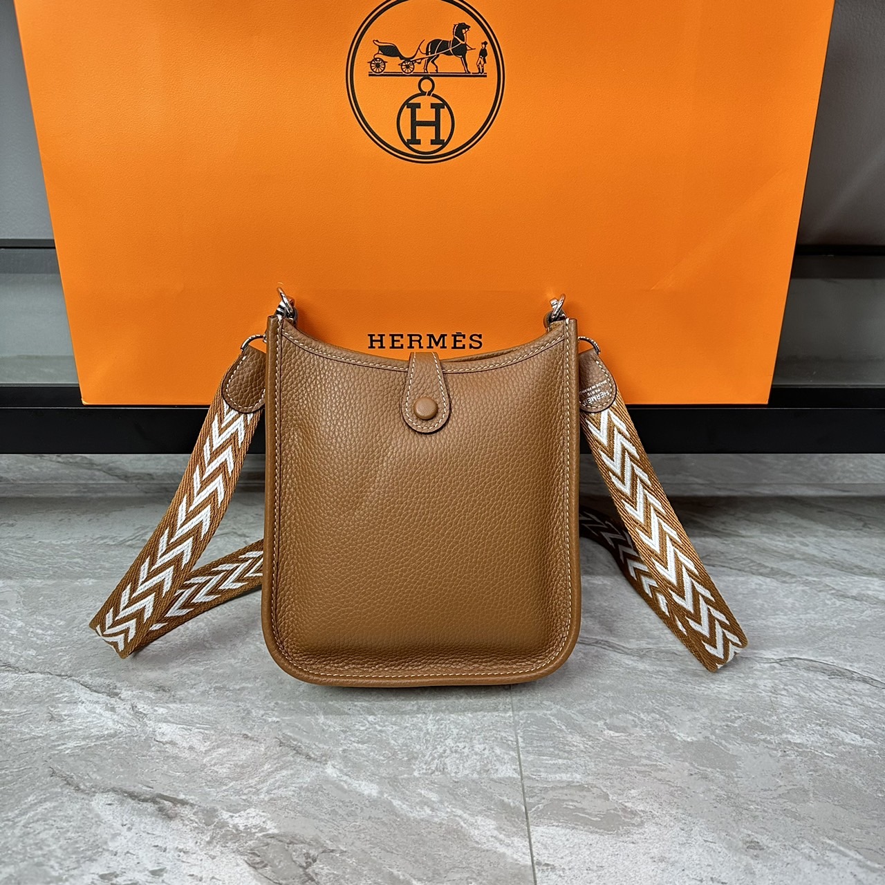 HERMES Evelyne TPM Bag The Perfect Mini Crossbody Bag 17cm กระเป๋าทรงโท้ทแบรนด์หรู เอกลักษณ์ของความสง่างาม เกรดออริ สลับแท้ 1:1 ใช้งานต่างประเทศได้
