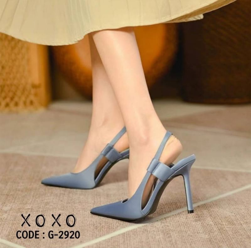 รองเท้างานสวม ส้นเข็ม รัดหลัง สไตล์สาวเปรียว ลุคมั่นใจ ทรงเปิด ด้านหน้าทรงวี ใส่แล้วขาดูเรียวยาวดี วัสดุผ้าซาติน ลายเรียบ ไม่แต่งลวดลาย น้ำหนักเบา สวมใส่ง่าย