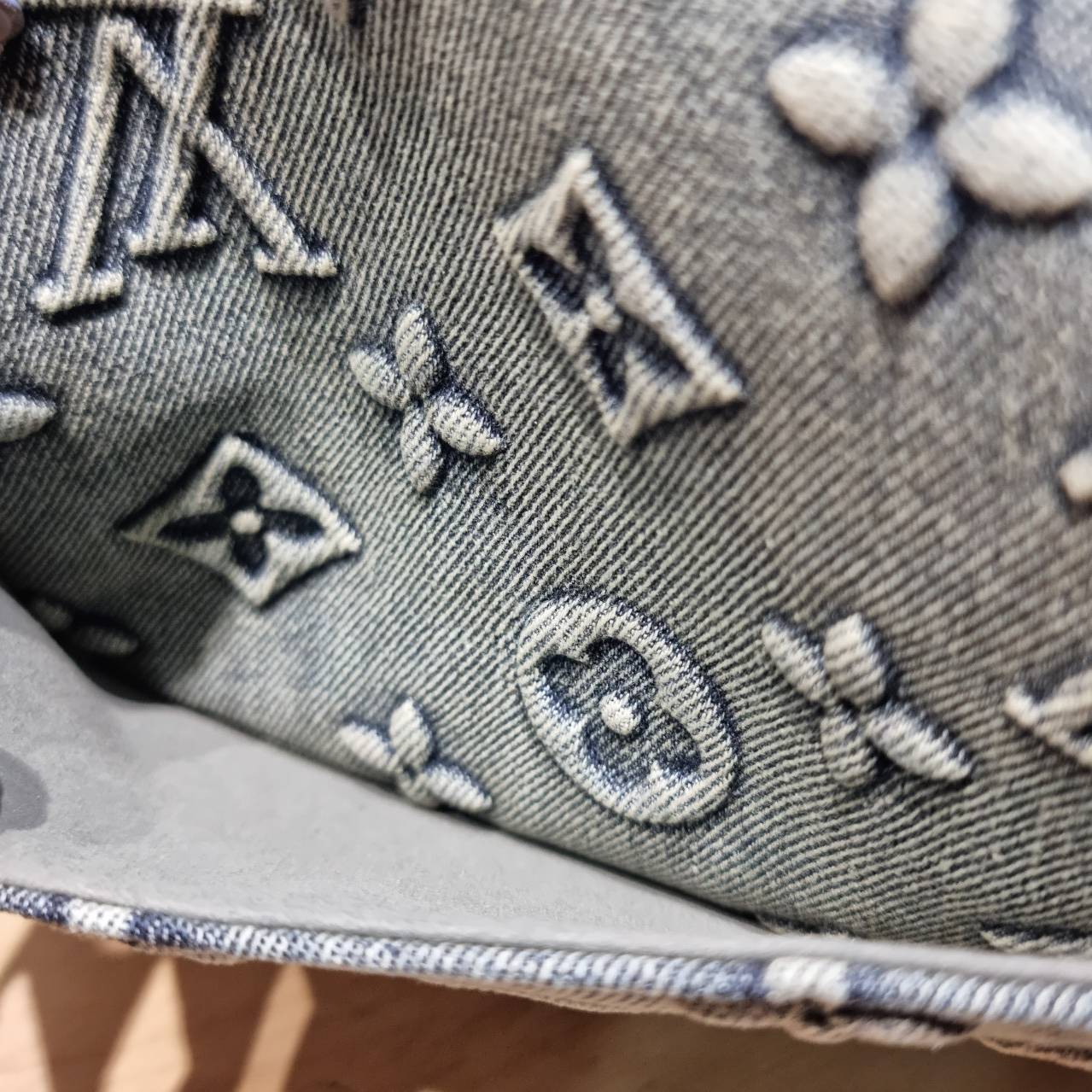 LV diane monogram washed denim bag ใหม่ล่าสุด กับกระเป๋าทรงสุดฮิต คลาสสิคและเป็นอีกหนึ่ง signature ที่มาในรูปแบบ washed denim สวยดูแพงสุดๆ