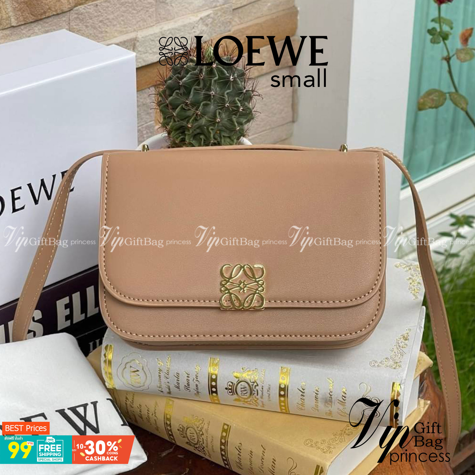 small : LOEWE Goya anagram small leather shoulder bag มาทำความรู้จักทุกดีเทลของ กระเป๋า GOYA ไอเท็มใบใหม่ล่าสุดจาก Loewe ด้วยรูปทรงกล่องอันคลาสสิกที่มาพร้อมรายละเอียดอันน่าค้นหา ด้วยรูปทรงบ็อกสุดคลาสสิก พร้อมโครงสร้างที่กะทัดรัดเปี่ยมไปด้วยสเน่ห์น่าค้นหา 