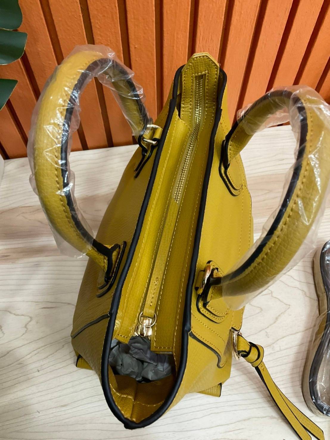 ของแท้ 💯% LONGCHAMP MINI MAILBOX TOP HANDLE BAG กระเป๋าถือ/Crossbody รุ่นหายาก!! รุ่นใหม่ล่าสุด ดีไซน์ด้วยเส้นด้ายที่ดูโฉบเฉี่ยว และ รูปทรงสี่เหลี่ยมคางหมู ทรงสวยโดดเด่น เป็นเอกลักษณ์ของผู้หญิง Longchamp วัสดุ Polyamide & Leather หนังแท้