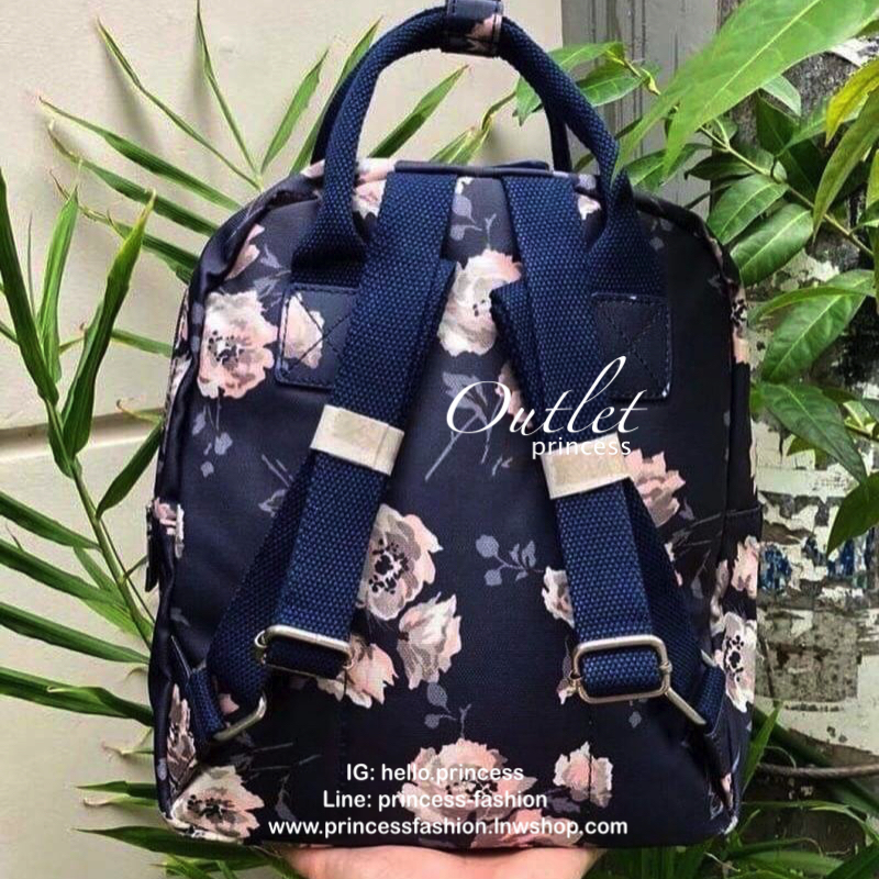 Cath Kidston Multi Strap Backpack กระเป๋าสะพายเป้รุ่นมินิ แบรนด์ดังสไตล์วินเทจสุดฮิต วัสดุ Canvas เคลือบกันน้ำสามารถเช็ดทำความสะอาดง่าย เปิดปิดกระเป๋าด้วยซิปสะดวกใช้ ด้านหน้าประดับโลโก้แบรนด์สวยโดดเด่น พร้อมช่องซิปด้านหน้ากระเป๋าอีกหนึ่งช่องใช้งาน ด้านในโ
