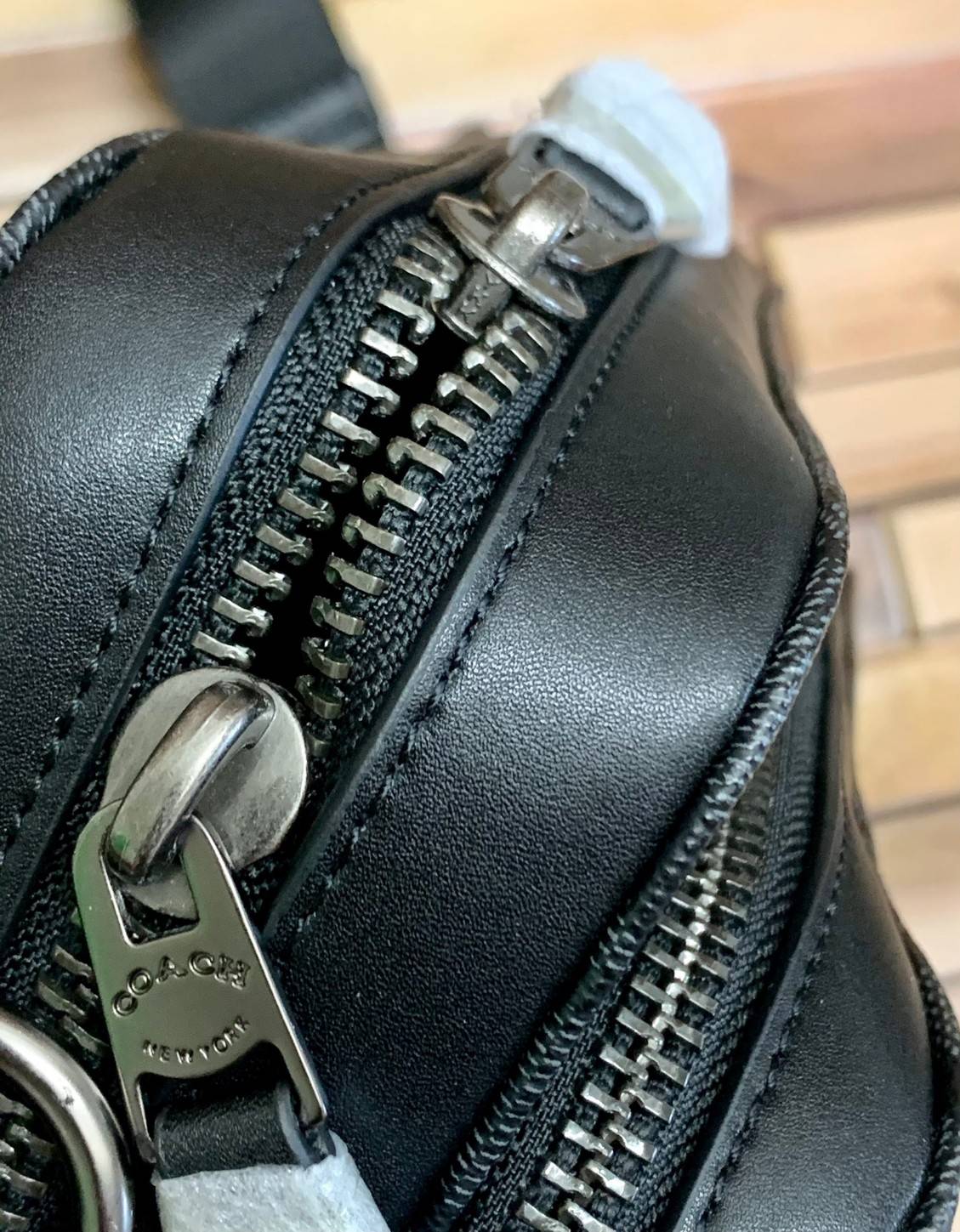 พร้อมสีออกใหม่ ห้ามพลาดค่าา!! COACH WEST CAMERA BAG IN SIGNATURE ((91485)) 🔺กลับมาตามคำเรียกร้องค่าา! กระเป๋าสะพายผู้ชาย((ผู้หญิงก็ใช่สวยทีเดียวค่ะ😘)) หนังแท้ ล่ยหนังCanvasสวยค่ะ มีช่องซิปหน้า//ช่องซิปกลางกว้าง//ช่องหลักแบบซิปคู่ ใส่สัมภาร