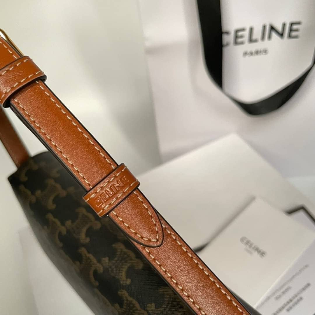 ORI CELINE Triomphe Shoulder Bag in Triomphe canvas and calfskin Tan เกรดออริจินอล หนังแท้ พร้อมส่งที่ไทย ภาพถ่ายจากงานขายจริง ใช้งานต่างประเทศได้