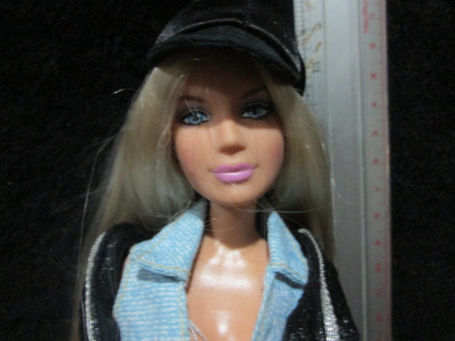 Barbie in Rocker Look ตุ๊กตาบาร์บี้แท้มือสองสภาพดี