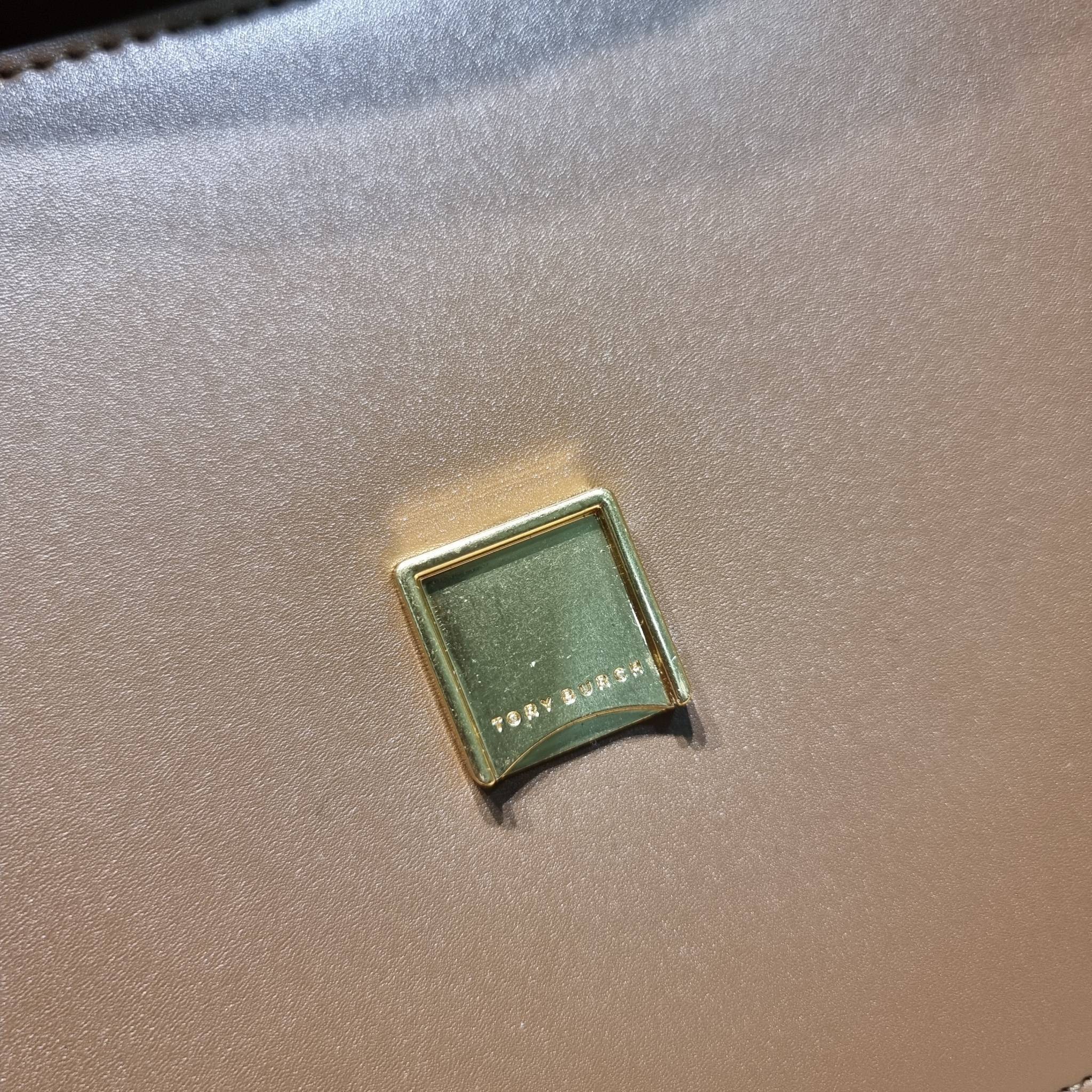 Tory Burch Bag / TORY BURCH ELEANOR CONVERTIBLE SHOULDER BAG รุ่นยอดนิยม กับไซส์ใหม่ ใหญ่จุคุ้ม! กระเป๋าสะพายข้าง ดีไซน์อยู่ทรง เรียบหรู! ผู้ดีกว่าใคร