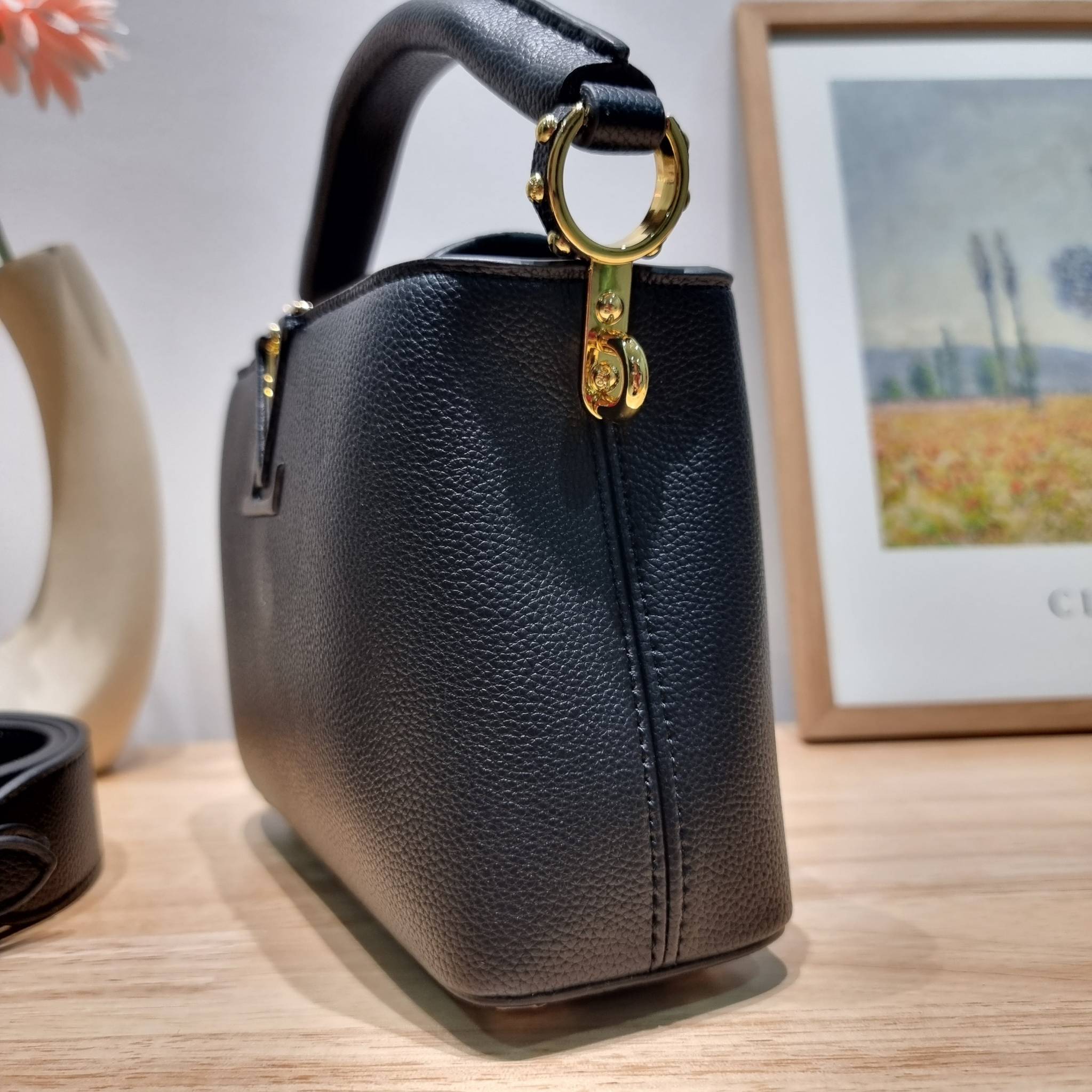 LV capucines mini top handle ที่สุดของความสวยในราคาเบาๆ กระเป๋าถือสุดหรู ดีไซน์ทรงคลาสสิค ที่รอบนี้มาในไซส์มินิ ดีงามม้ากกกก!!