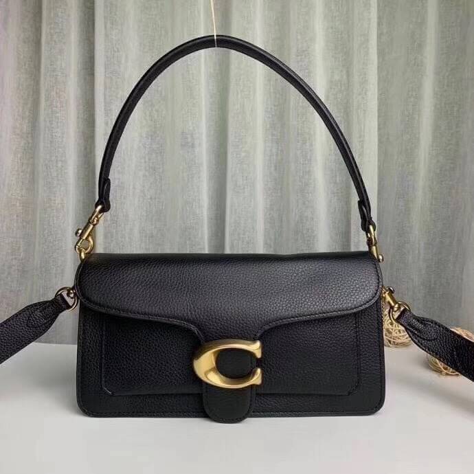 OUTTLET 】Coach Tabby Shoulder Bag 26 กระเป๋าหิ้วได้//คล้องไหล่ได้//สะพายข้างได้ ใบเดียวสุดคุ้มค่ะ! เปิดปิดกระเป๋าแบบกระดุมแม่เหล็ก มีอะไหล่Cตัวใหญด้านหน้าบ่งบอกถึงความหรูทีเดียวค่ะ ใส่กระเป๋าเงินใบยาวได้ มีช่องซิปกลาง;ช่องเล็กใส่ของจุกจิก;ช่องด้านหน้าหนึ่