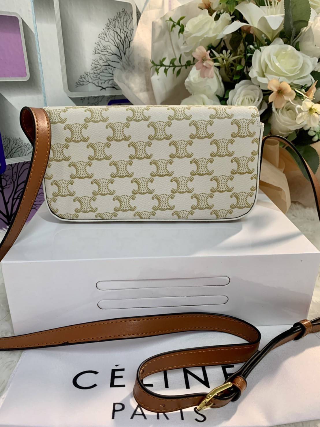 CELINE TRIOMPHE SHOULDER BAG VIP ดีไซน์ยอดนิยมสไตล์สาว LISA ทรงเหลี่ยมหนังSaffianoสวยหรูอยู่ทรง