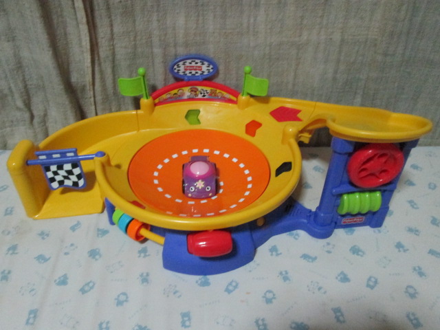 Fisher-Price Lil' Zoomers Spinnin' Sounds Speedway ของเล่นมือสองสภาพดีค่ะ