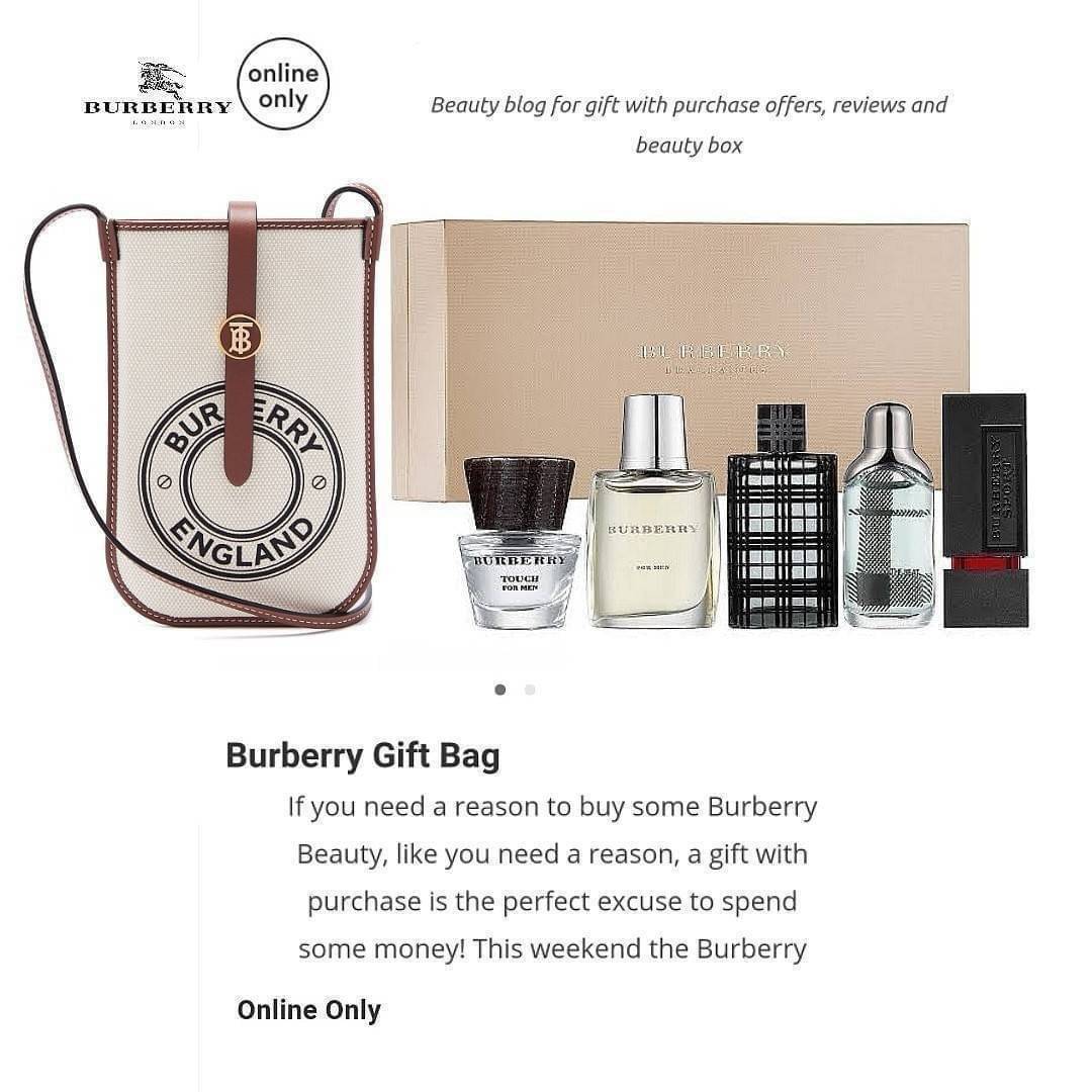 BURBERRY FRAGRANCES CROSSBODY BAG / BURBERRY PHONE BAG งานผ้าแคนวาสอย่างดีตัดขอบหนัง มีช่องใส่บัตรด้านหลัง น่ารักตะมุตะมิ ใส่บัตรใส่ของจุกจิกใส่โทรศัพท์ได้ น่ารักไปอีกจ้า วัสดุ Canvas & Leather สวยหรูอยู่ทรงมีโลโก้แบรนด์ด้านหน้า มีสายคาดประดับแบรนด์ ด้านห