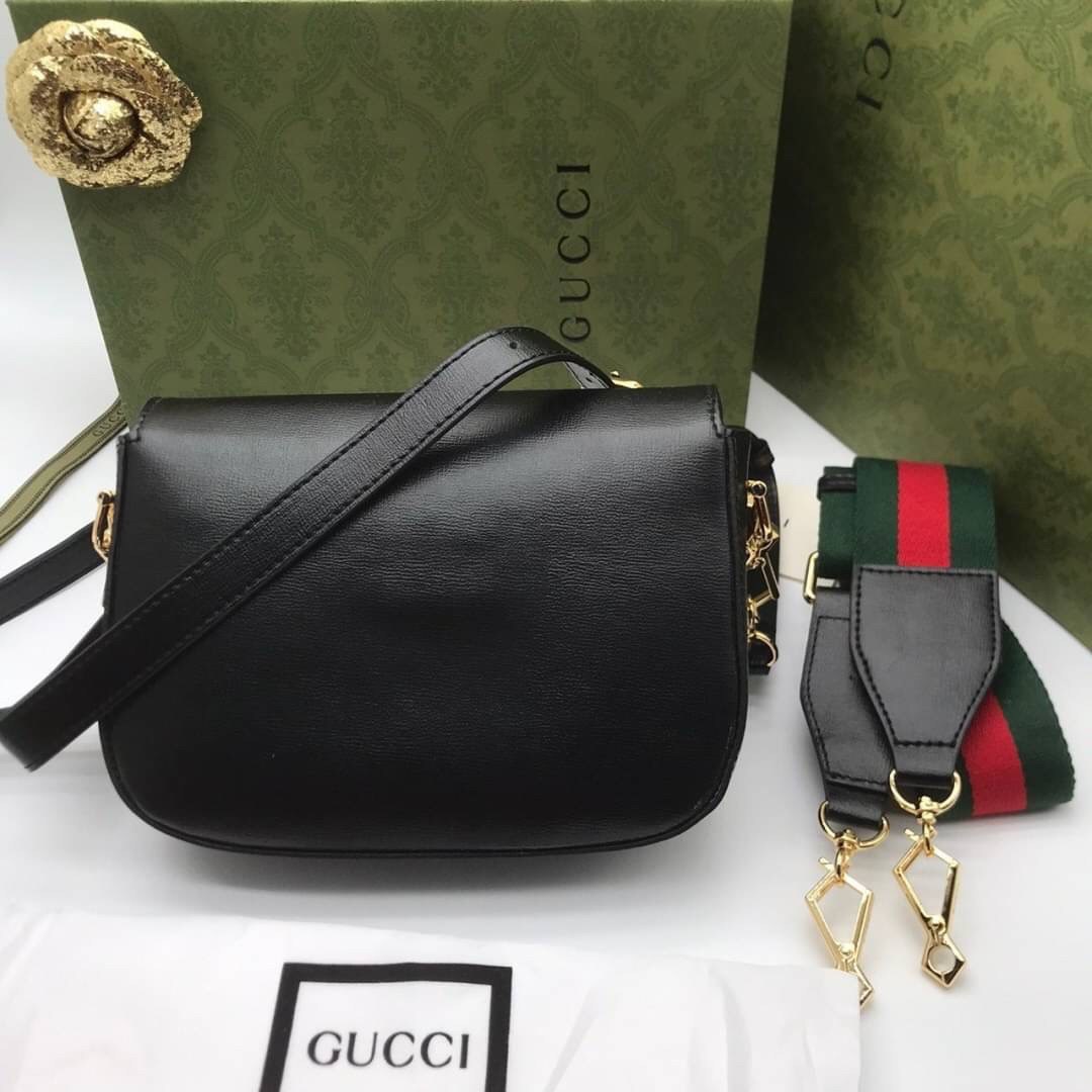 VIP GIFT 】หนังแท้ GUCCI Gucci Horsebit 1955 mini bag ที่สุดของรุ่นที่ฮอตหนักมาก คอลเลคชั่นที่ยอดขายดีตั้งแต่วันแรกที่ลง shop ด้วยรูปทรงที่กะทัดรัด ตอบโจทย์ได้ทุกลุค ทุกไลฟ์สไตล์ ใช้งานได้ง่ายคล่องตัว เรียกได้ว่าใครไม่มีได้ยังไง สวยขนาดนี้!!