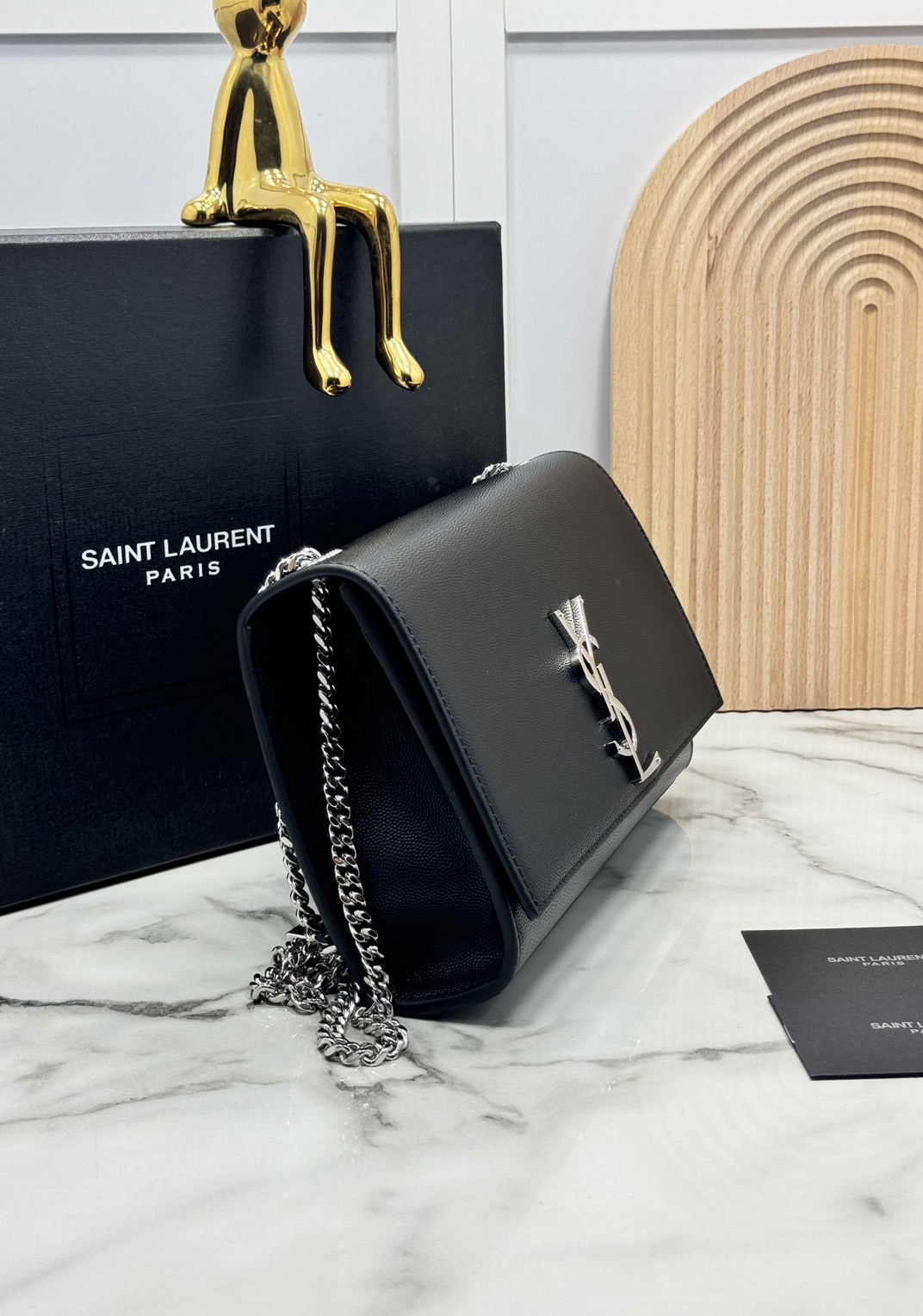 ORI หนังแท้ | YSL KATE MEDIUM BAG / YSL Woc Bag กระเป๋าสะพายทรง woc เรียบหรูดูแพงที่แท้จริง งานหนังเต็มใบโดดเด่นด้วยโลโก้แบรนด์สุดหรู รุ่นฮิตลอดกาลดูดีมีระดับ