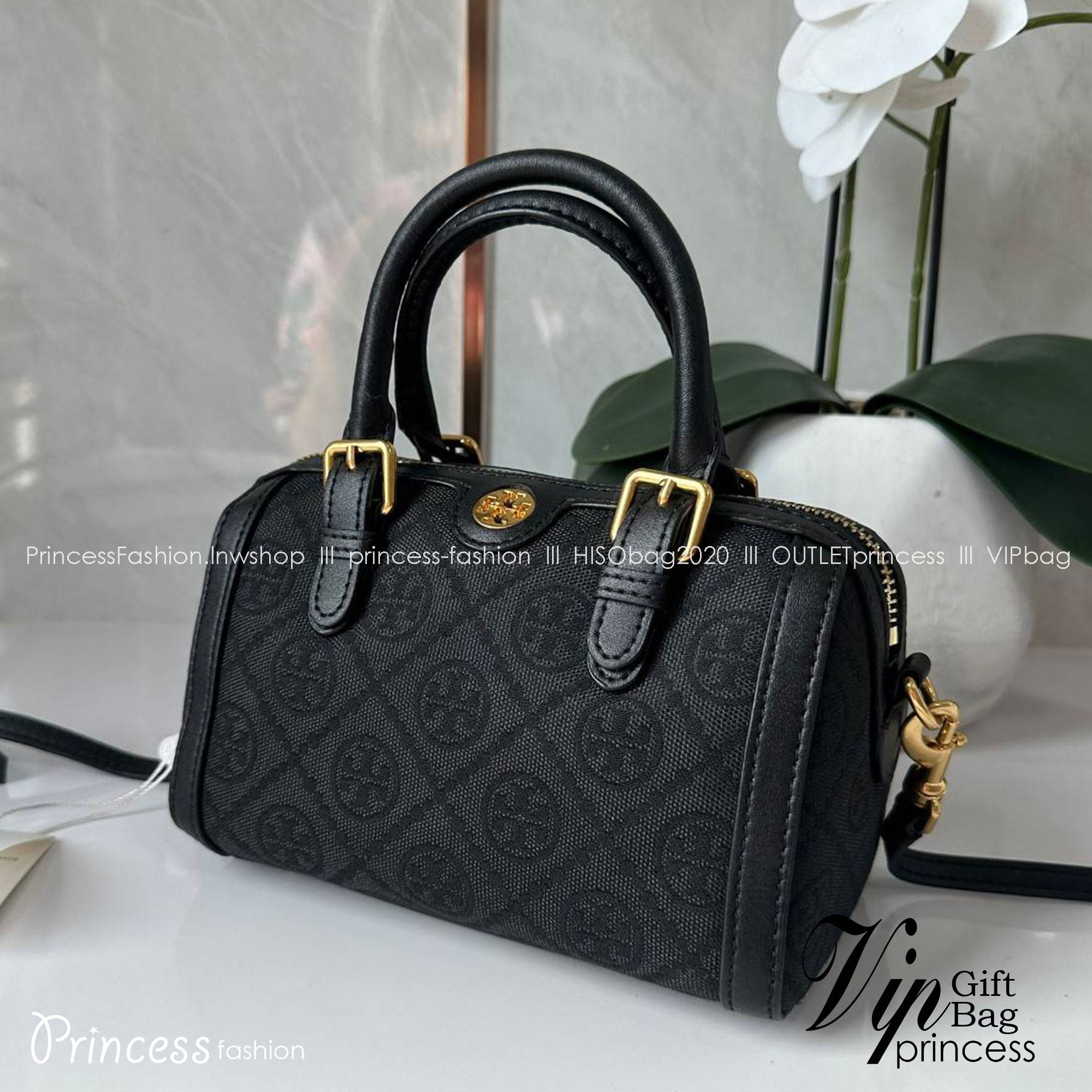 Small TORY BURCH T MONOGRAM PETITE BARREL BAG in black / Tory Bucket Bag สีดำคลาสสิก กระเป๋าทรงขนมจีบ กระเป๋าทรงหมอนดีไซส์มินิน่ารัก