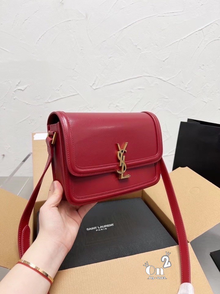 ไอเท็มขึ้นแท่น the best seller!! YSL SOLFERINO SATCHEL LEATHER / YSL crossbody bag กระเป๋าสะพายข้าง โลโก้โดดเด่น ดีเทลดูแพงด้วยตัวล็อค ใช้งานง่าย แน่นหนา งานหนังสวยเต็มใบ ภายในเป็นช่องโล่ง ใส่ของสำคัญได้เลยสบายๆ สายสะพายครอส ปรับใช้ได้ตามตัว ใบจริงสวยคม ร