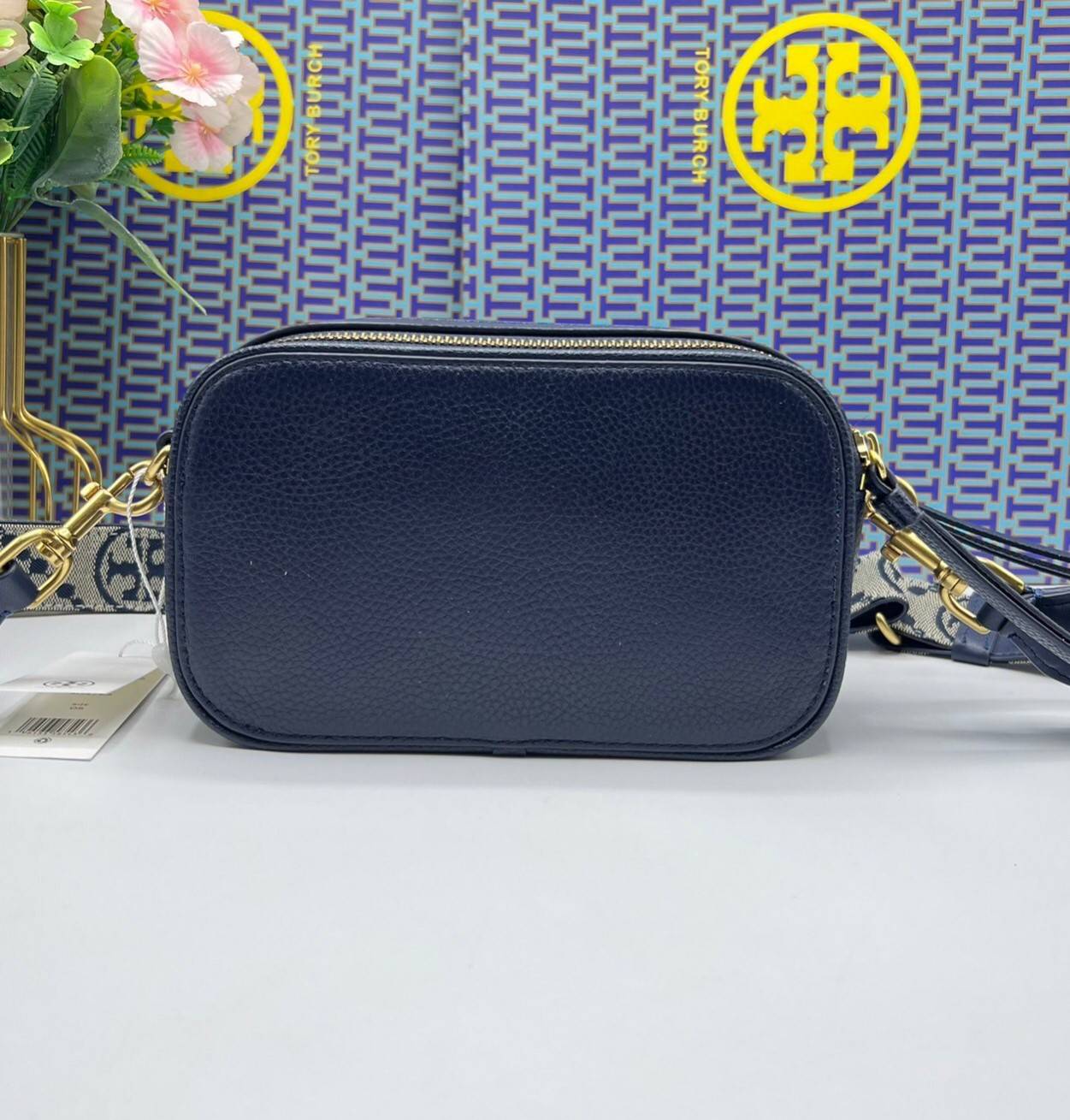 TORY BURCH Miller Mini Crossbody Bag / TORY CAMERA BAG / TORY BAG พร้อมส่ง 5 สี กระเป๋าสะพายใบเล็กมินิมอลในรูปทรงใหม่ที่คล่องตัว