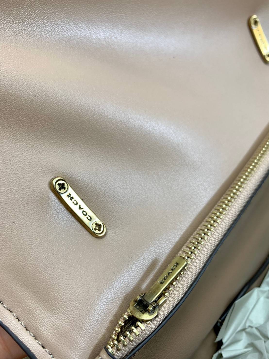 ใบจริงสวยหรูมากๆค่ะ💥 COACH ALIE TOP HANDLE IN SIGNATURE JACQUARD ((C4822)) พร้อมส่งที่ไทยค่ะ! กระเป๋าหิ้ว//สะพายข้าง วัสดุ Jacquard+หนังแท้ได้ลงตัวสวยงามมากๆค่ะ คลาสสิคสุดๆ เปิดปิดกระเป๋าแบบกดล็อค ช่องหลักกางออกได้กว้างสามารถใส่กระเป๋าเงินใบกลางได