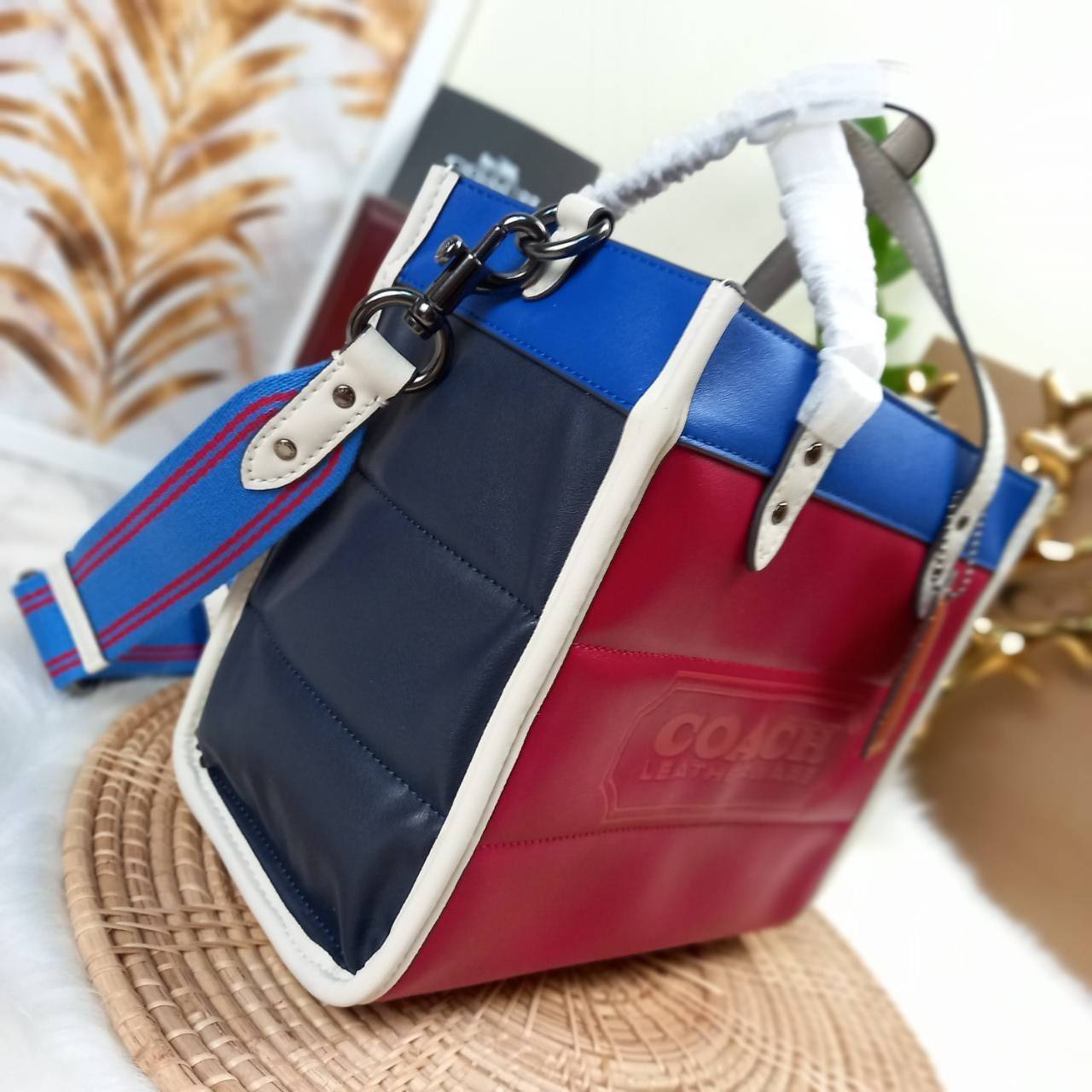 COACH CASUAL STYLE STREET STYLE 2WAY PLAIN LEATHER ELEGANT STYLE (C6958 C6852) 🌺 ที่สุด! ของที่สุด!! กระเป๋าถือ กระเป๋าสะพายรูปทรงสุดฮิต สุดคลาสสิค รุ่น UNISEX ที่ชิคๆ สบายๆ ได้ทั้งชายและหญิง// วัสดุหนังแท้ทั้งใบ ตัดเย็บด้วยหนังเนื้อนุ่มพิเศษ หนา 