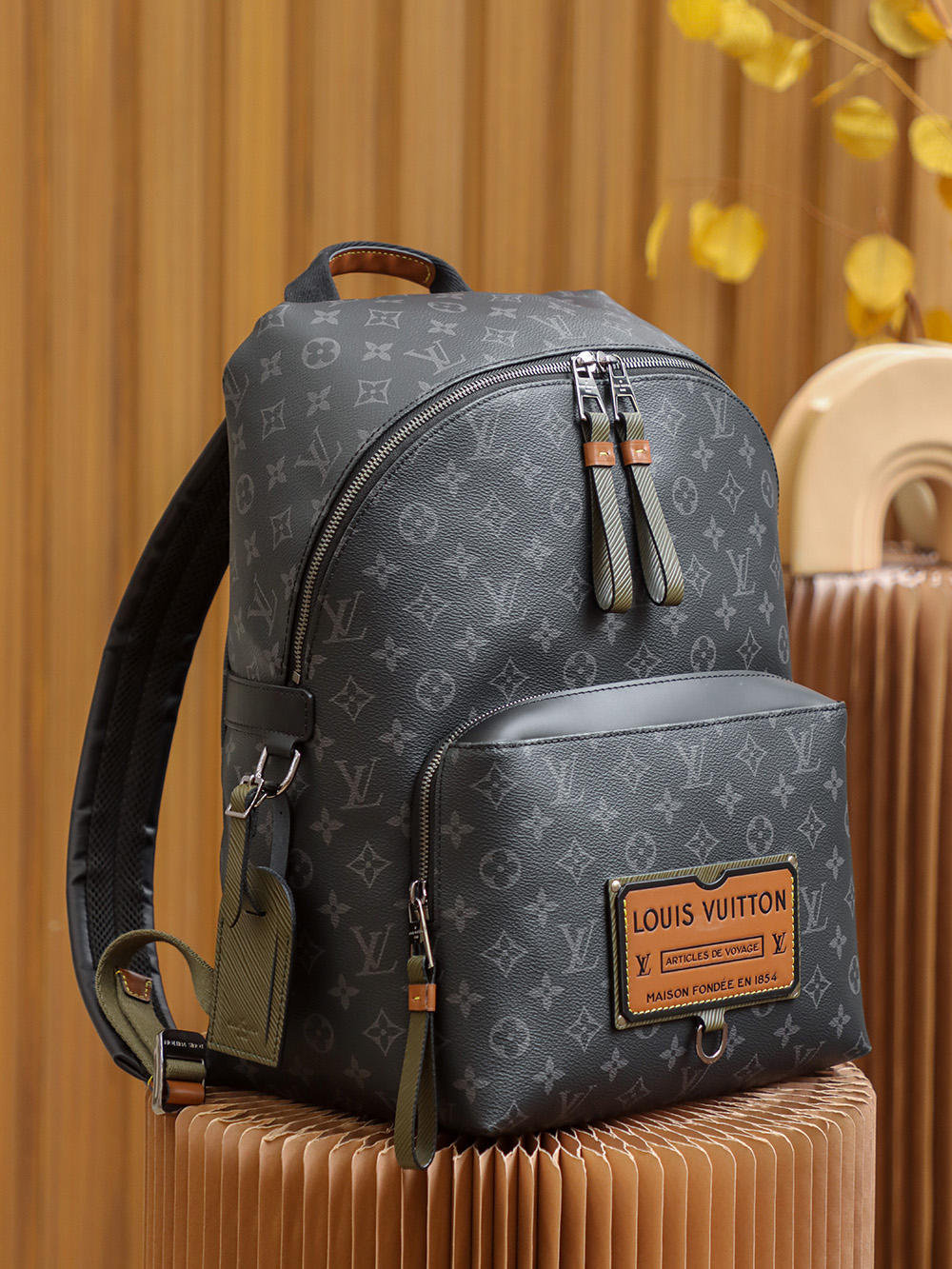 LV Discovery Backpack / LV Backpack in Black กระเป๋าเป้ งานปั้มแบรนด์ ใช้ได้ทั้งชายหญิง ภาพถ่ายจากงานขายจริง ใช้งานต่างประเทศได้