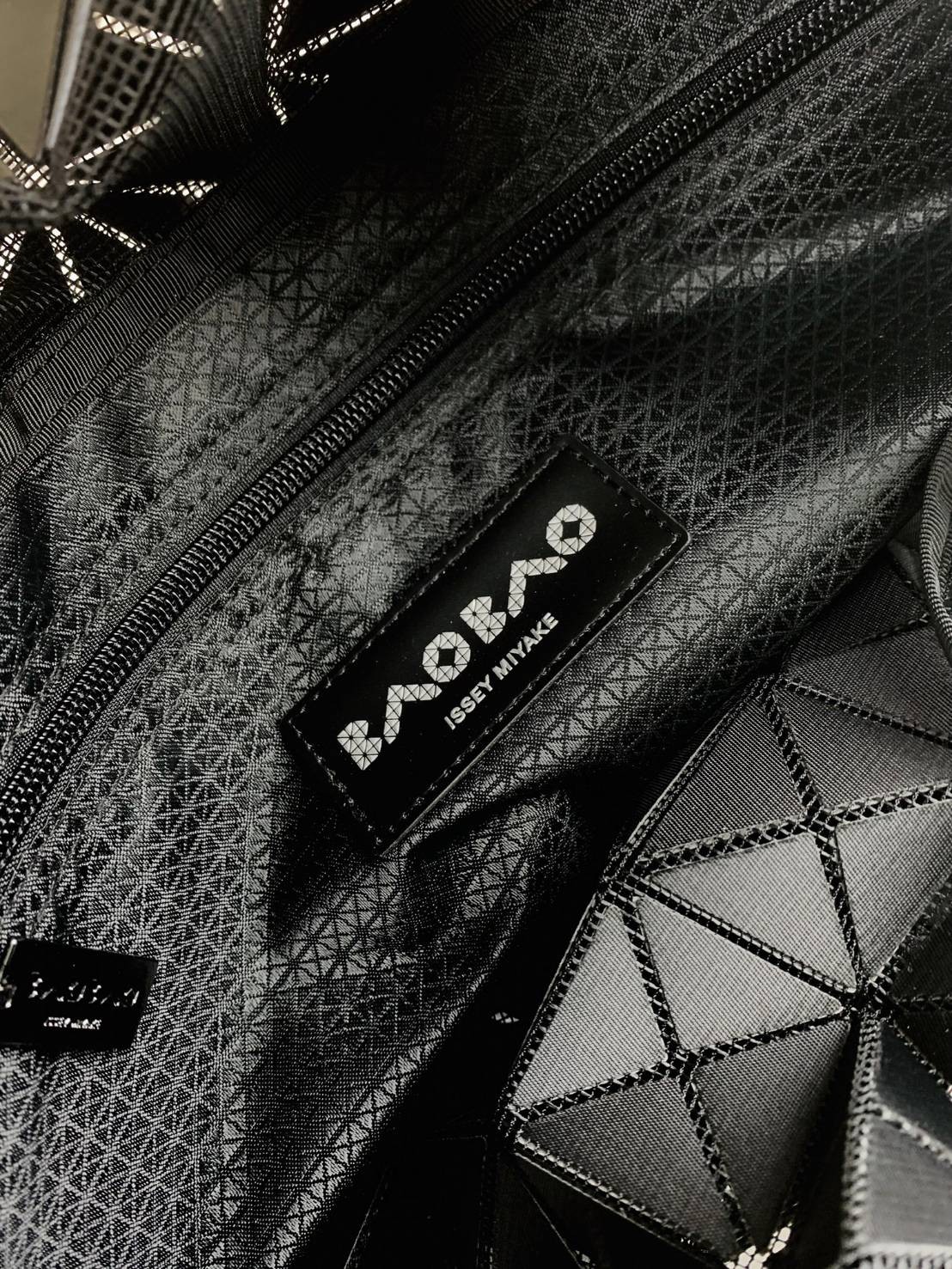 BAOBAO ISSEY MIYAKE 10x10 BLOCK TOTE BAG 39cm กระเป๋าถือทรง shopping โท้ทใบใหญ่ลายตาราง เกรดออริจินอล ภาพสินค้าถ่ายจากงานขายจริง ใช้งานต่างประเทศได้