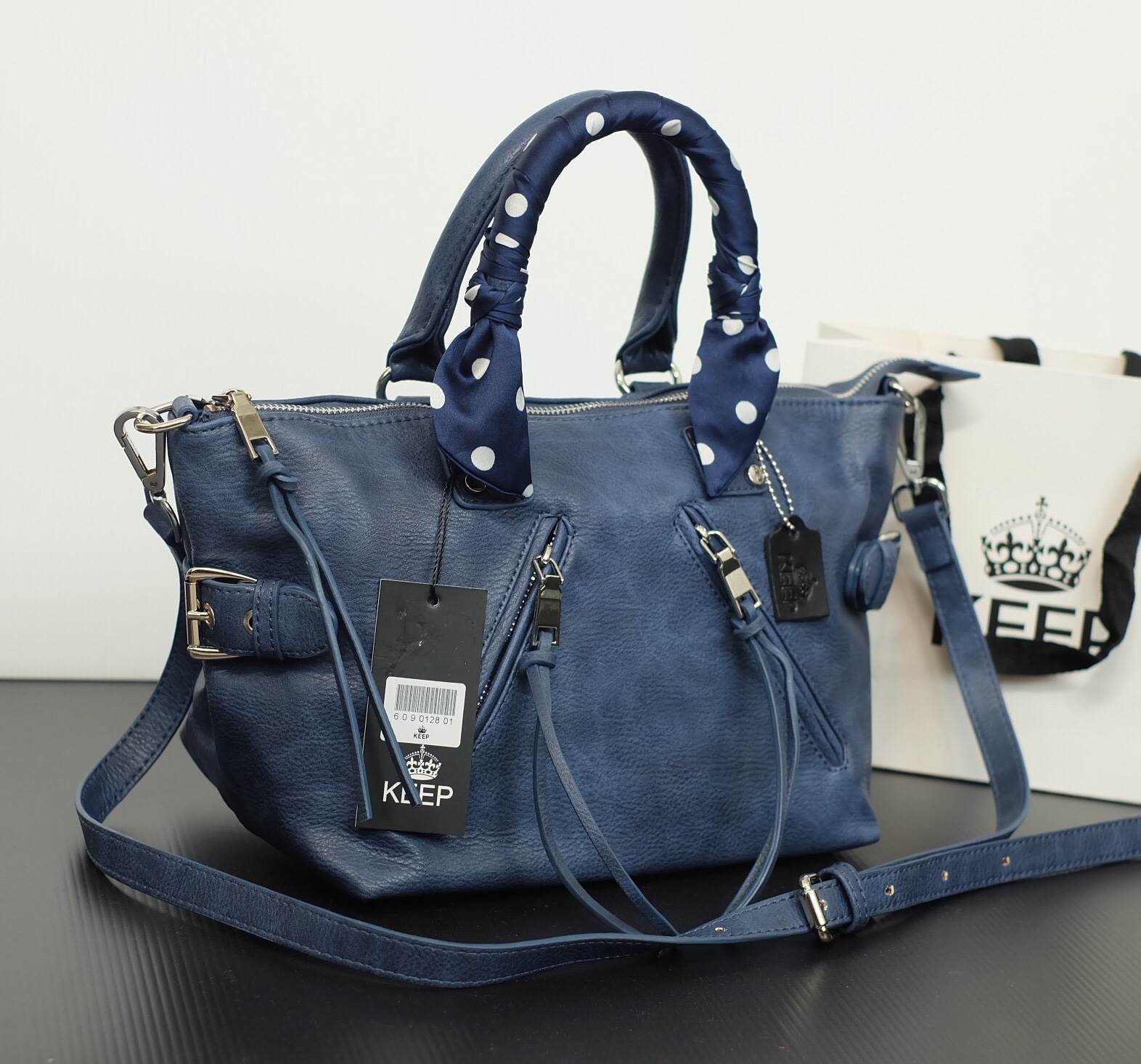 New arrival! KEEP ทรง longchamp รุ่น Duo sister with strap มีดีเทลสายรัดด้านจ้างคะ ตัวกระเป๋าหนังแกะสังเคราะห์ ลายหนังสวยมากๆคะ นิ่ม สุดๆ