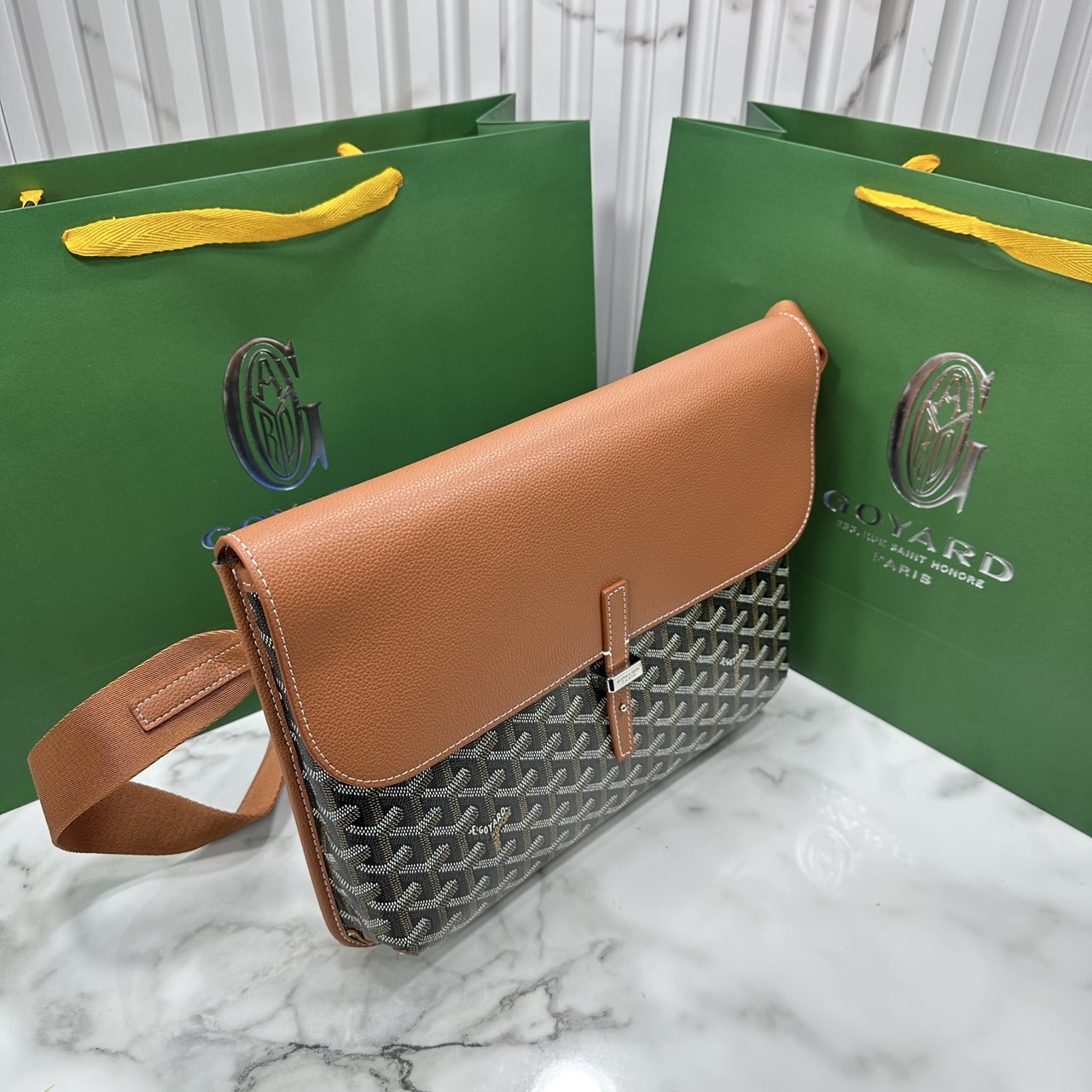 ORI หนังแท้ | Goyard Coursier Messenger bag กระเป๋าแมสเซ็นเจอร์ดีไซน์ใหม่ กะทัดรัดใช้งานได้อย่างคล่องตัว เหมาะมากสำหรับสายสปอร์ต ที่สุดของความหรูตอบโจทย์การใช้งาน ใบจริงสวยงามตามรูปค่ะ