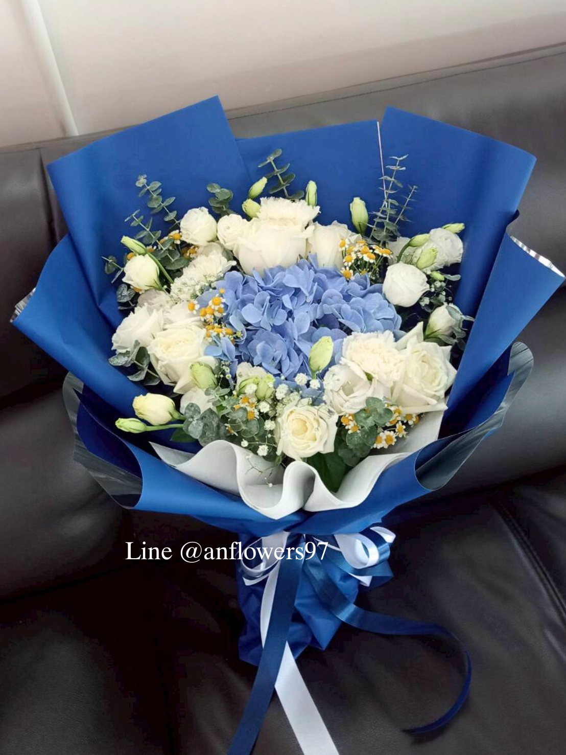 ช่อดอกไม้สีฟ้าน้ำเงิน