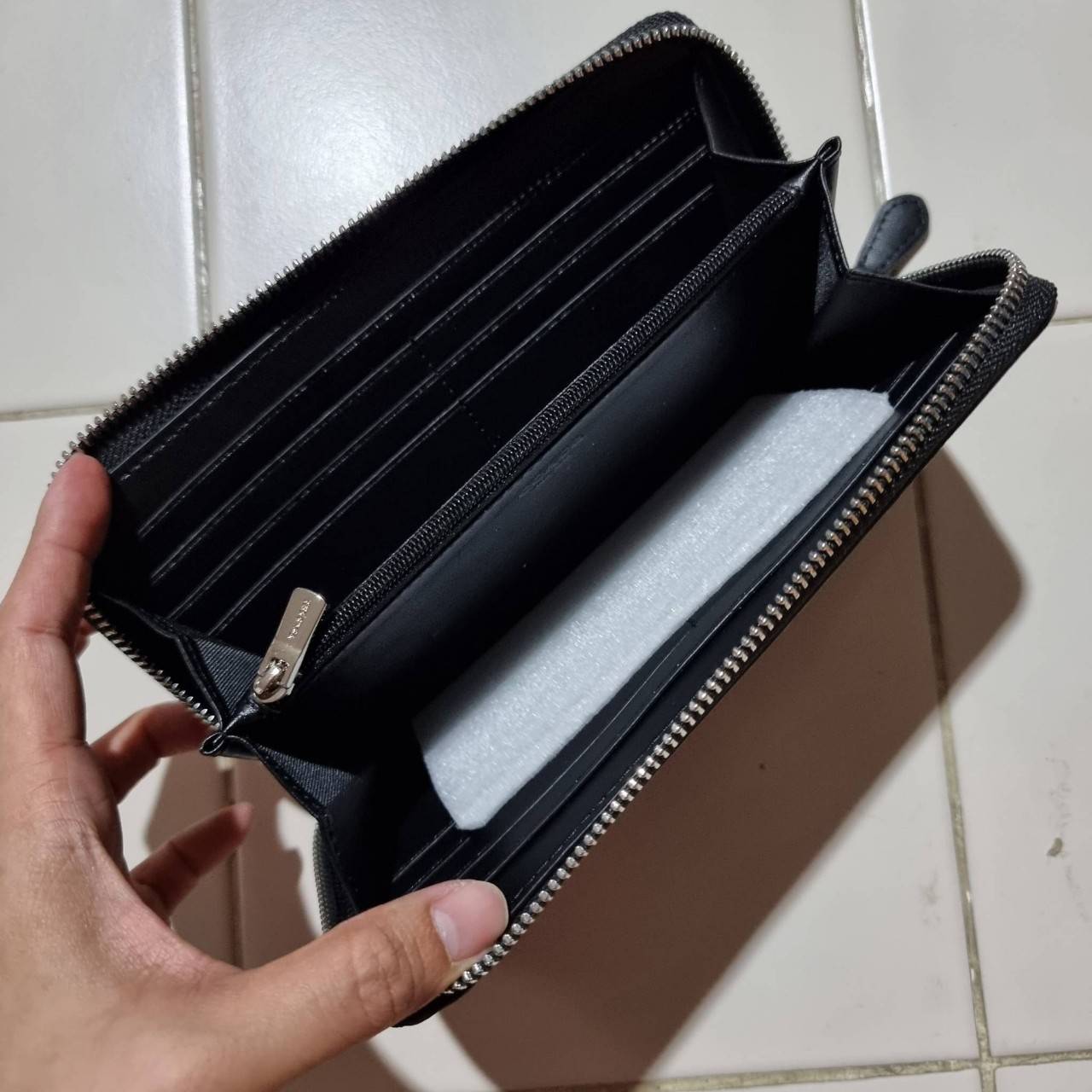 COACH ACCORDION ZIP WALLET IN SIGNATURE CANVAS WITH PRAIRIE ROSE / JUMBO FLORAL / CAMO ROSE FLORAL / MEDLEY BOUQUET PRINT ((F31572/F39189/F26290/F2859)) สวยคลาสสิคไม่มีใครเกิน!! กระเป๋าสตางค์ใบยาว ลวดลายสวย สีสันโดดเด่น วัสดุหนังแคนวาสเคลือบ เปิด-ปิดด้วยซ