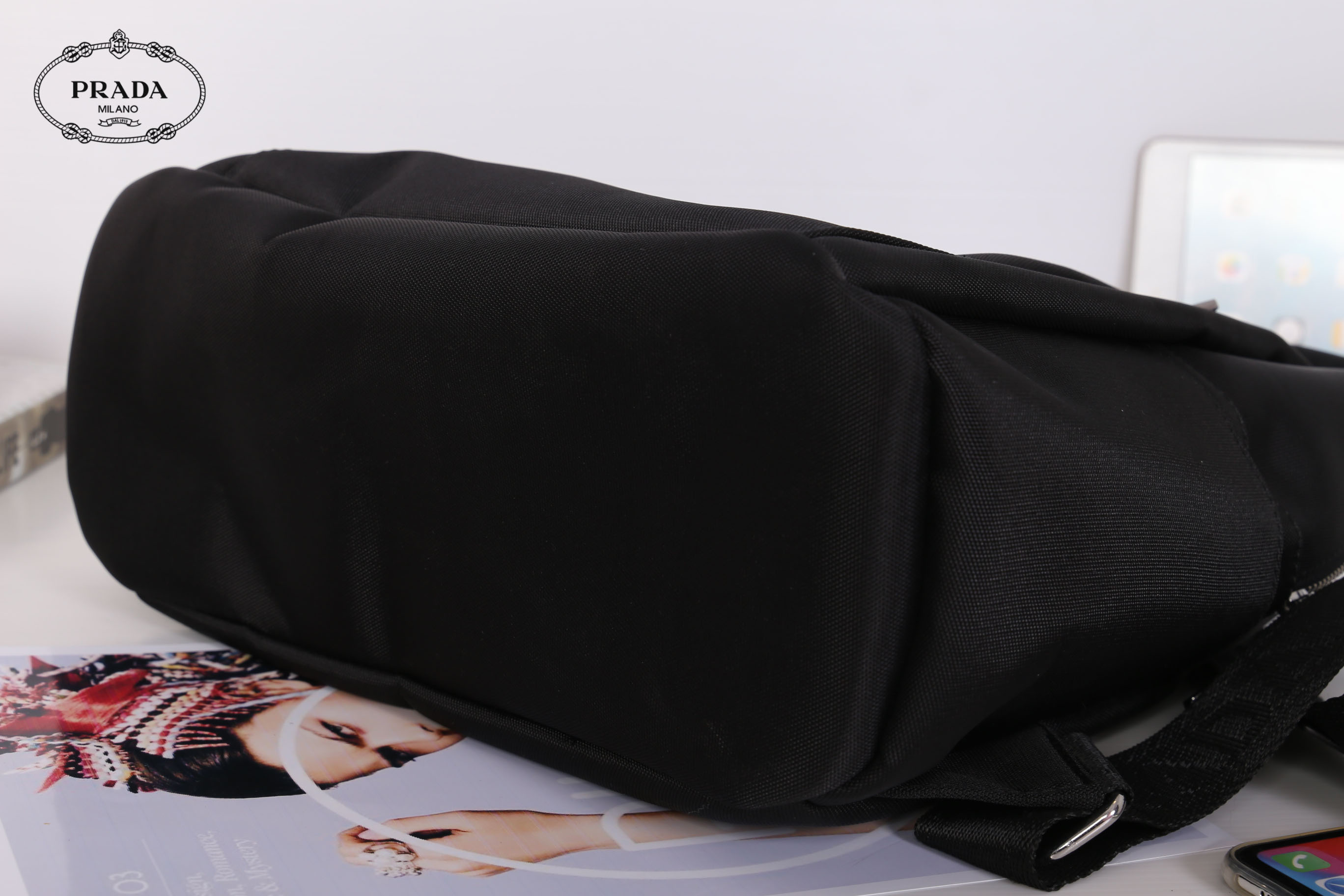 PRADA NYLON BACKPACK กระเป๋าเป้ Limited edition VIP Gift With Purchase (GWP) จากเคาน์เตอร์แบรนด์วัสดุ Nylon&Polyester เนื้อหนาคุณภาพดี น้ำหนักเบา ด้านหน้าประดับโลโก้แบรนด์ เปิดปิดด้วยซิป หูจับคุณภาพดีแข็งแรง สายสะพายหลังลายแบรนด์เลื่อนปรับได้ ด้านในโล่งกว