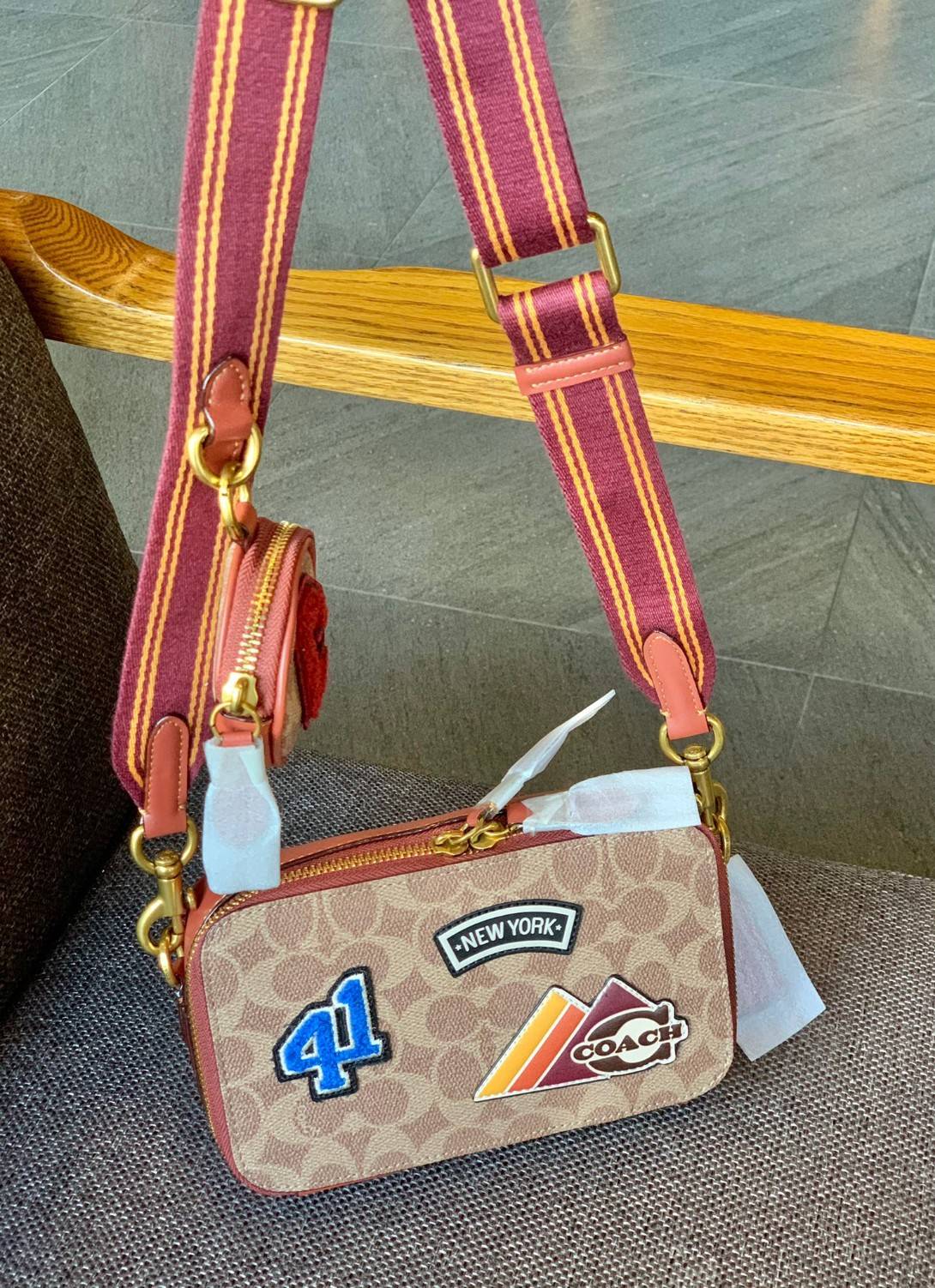 COACH CHARTER SLIM CROSSBODY IN SIGNATURE CANVAS WITH PATCHES ((C6744)) 📌พร้อมส่งที่ไทย สวยก่อนใครไปเลยยค่าา! 🌈จัดส่งพร้อมกระเป๋าพวงกุญแจแบรนด์แบบมีซิปอีกหนึ่งใบ กระเป๋าสะพายแบบครอสบอดี้ร์ หนังแท้สวย