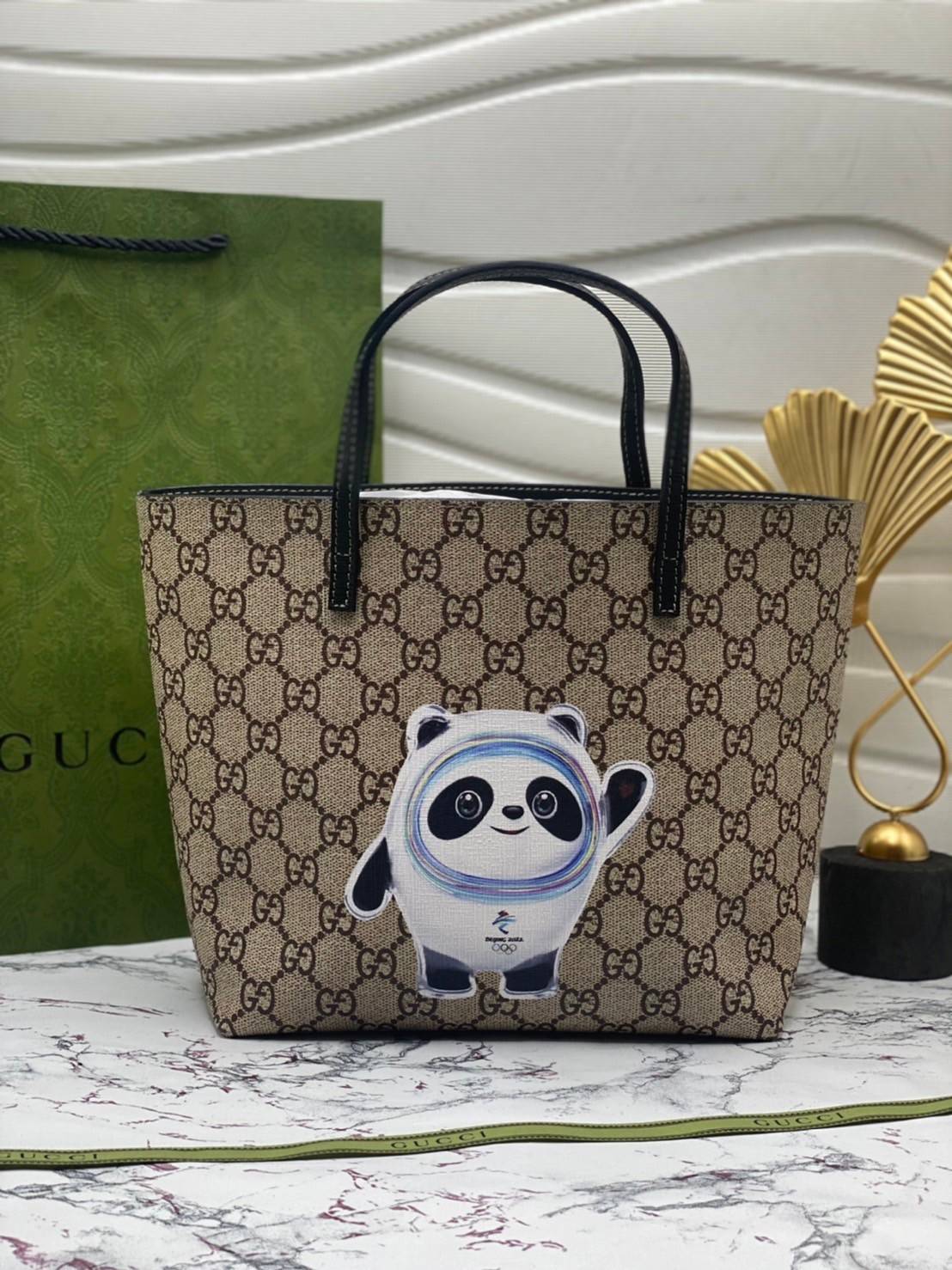 VIP 】Animal-Friendly Gucci Kid GG Supreme Tote Bag งานหนังแท้ทรงตั้งสวย ขนาดกะทัดรัด จุของได้เยอะ ใช้ได้ทั้งเด็กและผู้ใหญ่ น่ารักมากค่ะ **ขายดีตลอดกาล**
