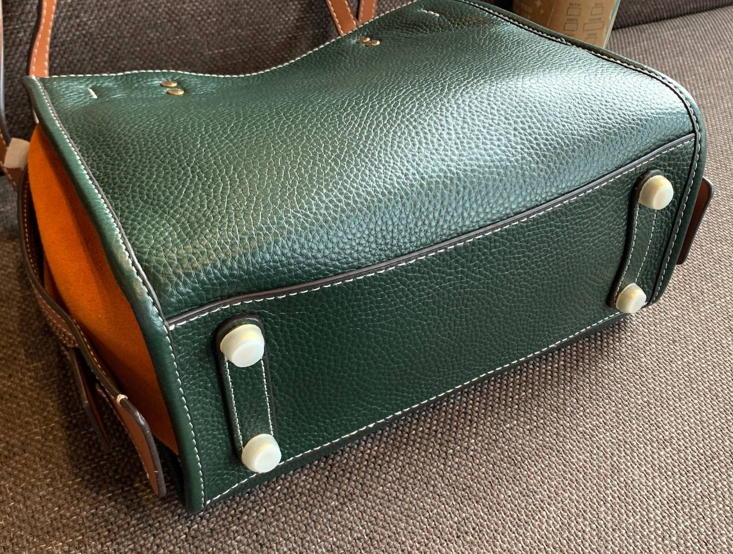 สวยตามซุปตาร์ตัวแม่กันเลยจร้า! COACH ROGUE 25 IN COLORBLOCK((C5575)) 📣พร้อมส่งที่ไทย บอกเลยหลงรักในคุณภาพของหนังแน่นอน! สวยไปกับงานคุณภาพ กระเป๋าหิ้ว//สะพายไหล่//สะพายข้างได้ ทำจากหนังชั้นดีที่สุด จะมีความนิ่มและพองตัวได้สวยงาม ตัดขอบหนังกลับด้านข